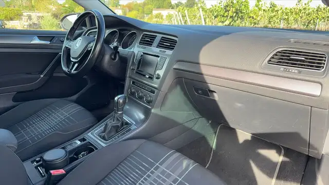 Volkswagen Golf view 10