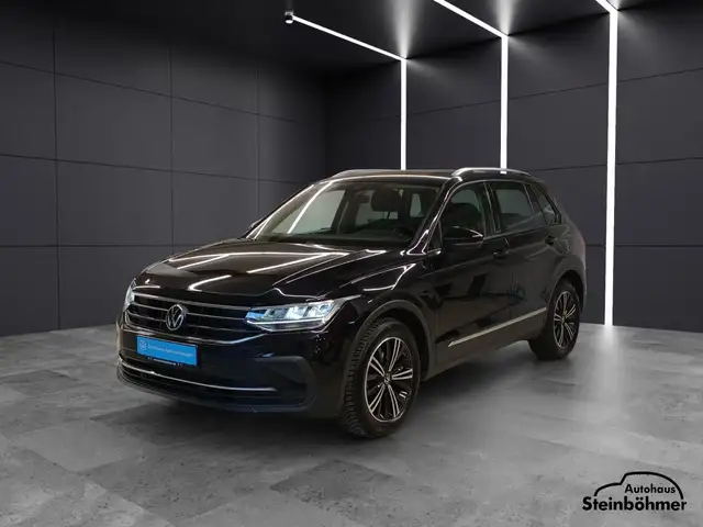 Volkswagen Tiguan view 2
