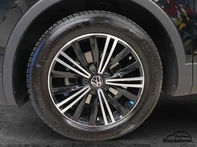 Volkswagen Tiguan view 12