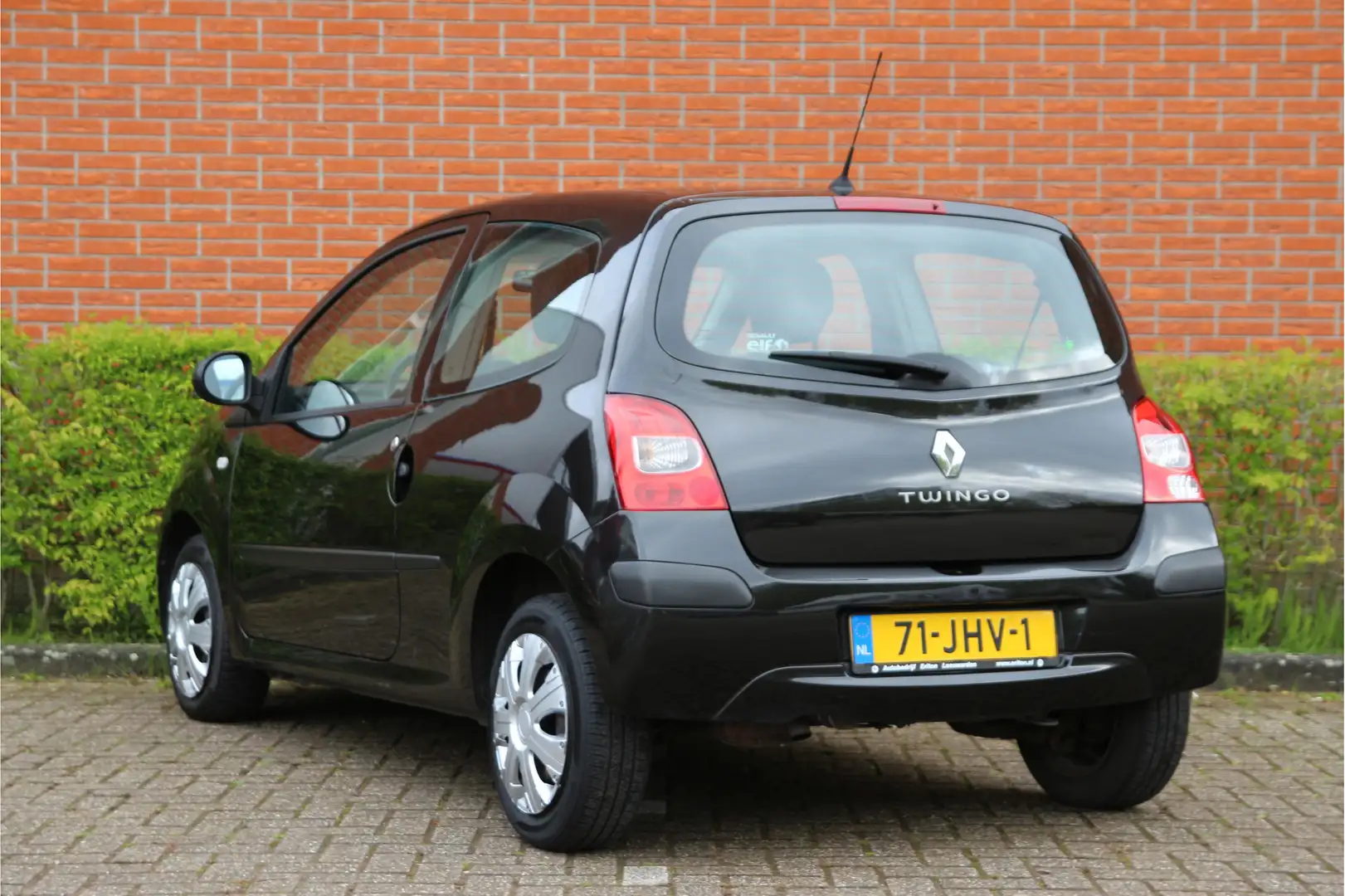 Renault Twingo 1.2 60pk Authentique RIJKLAAR! | Beurt + APK | NL- Zwart - 2