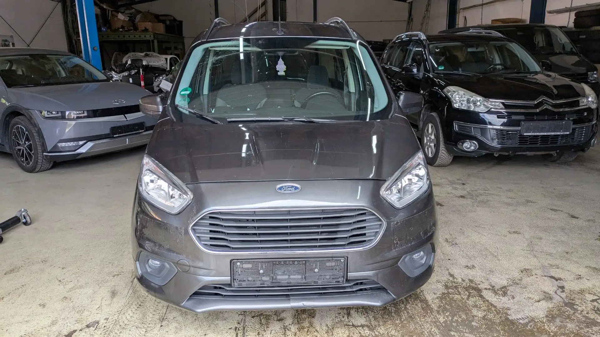 Ford Tourneo Courier Titanium Gris - 2