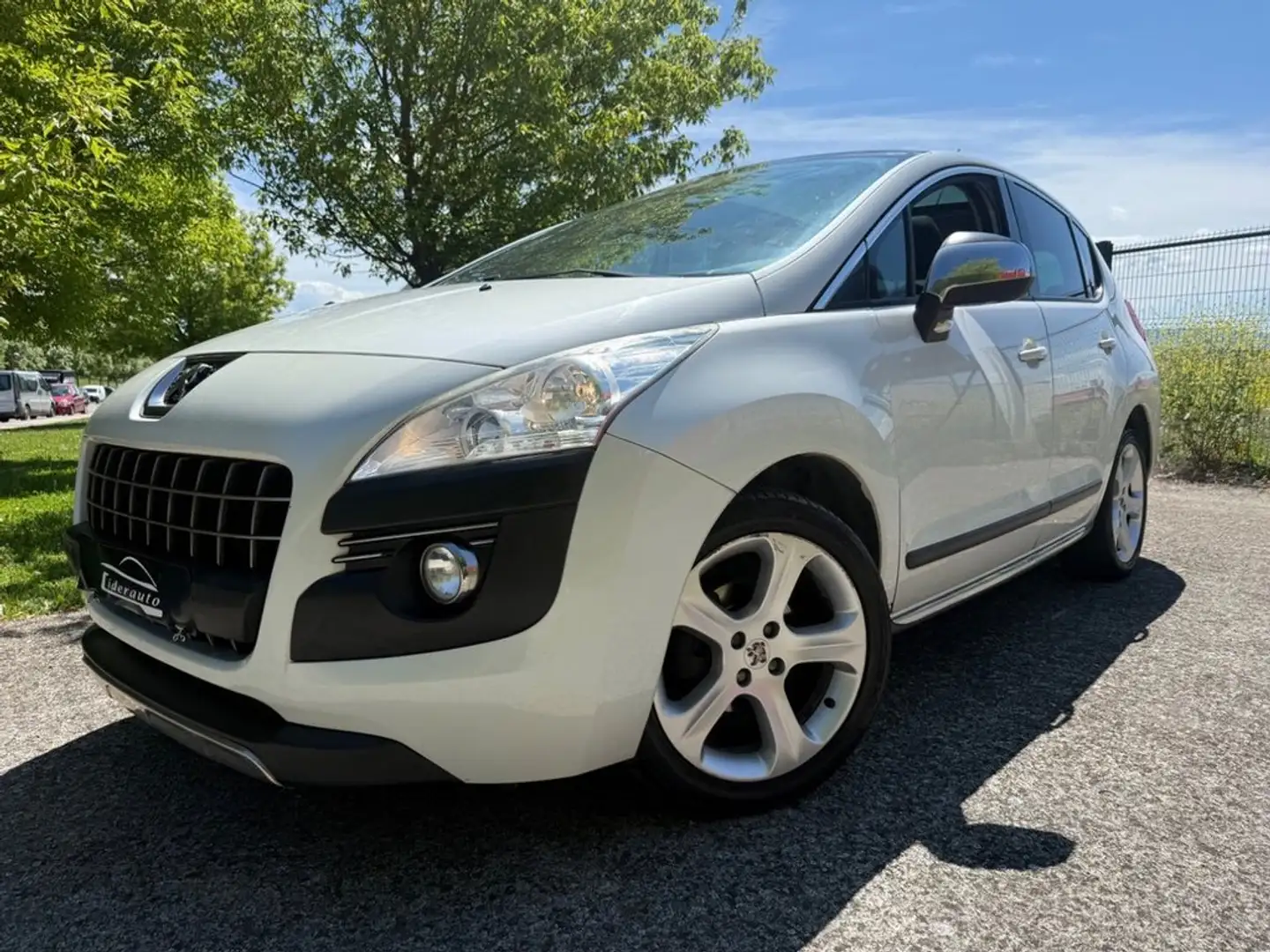 Peugeot 3008 1.6HDI Access 115 Blanco - 1