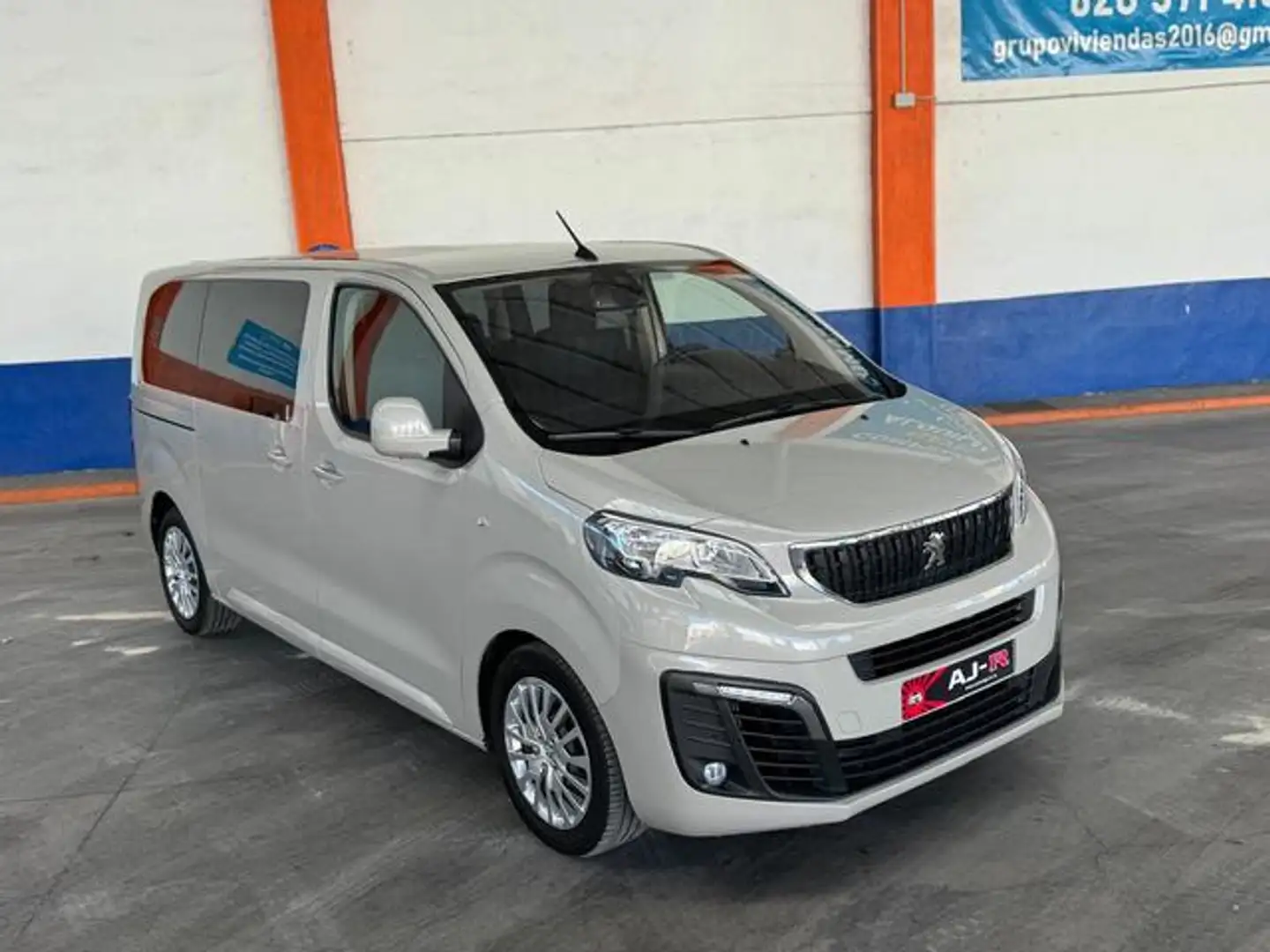 Peugeot Traveller 2.0BlueHDI Active Standard 150 Gris - 2