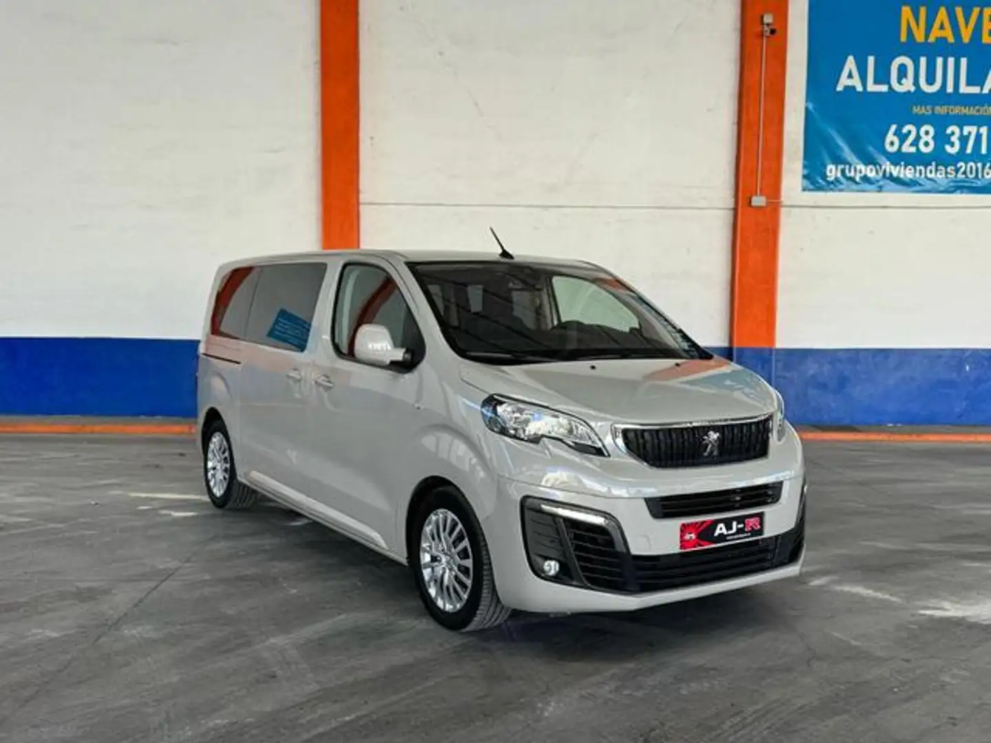 Peugeot Traveller 2.0BlueHDI Active Standard 150 Gris - 1