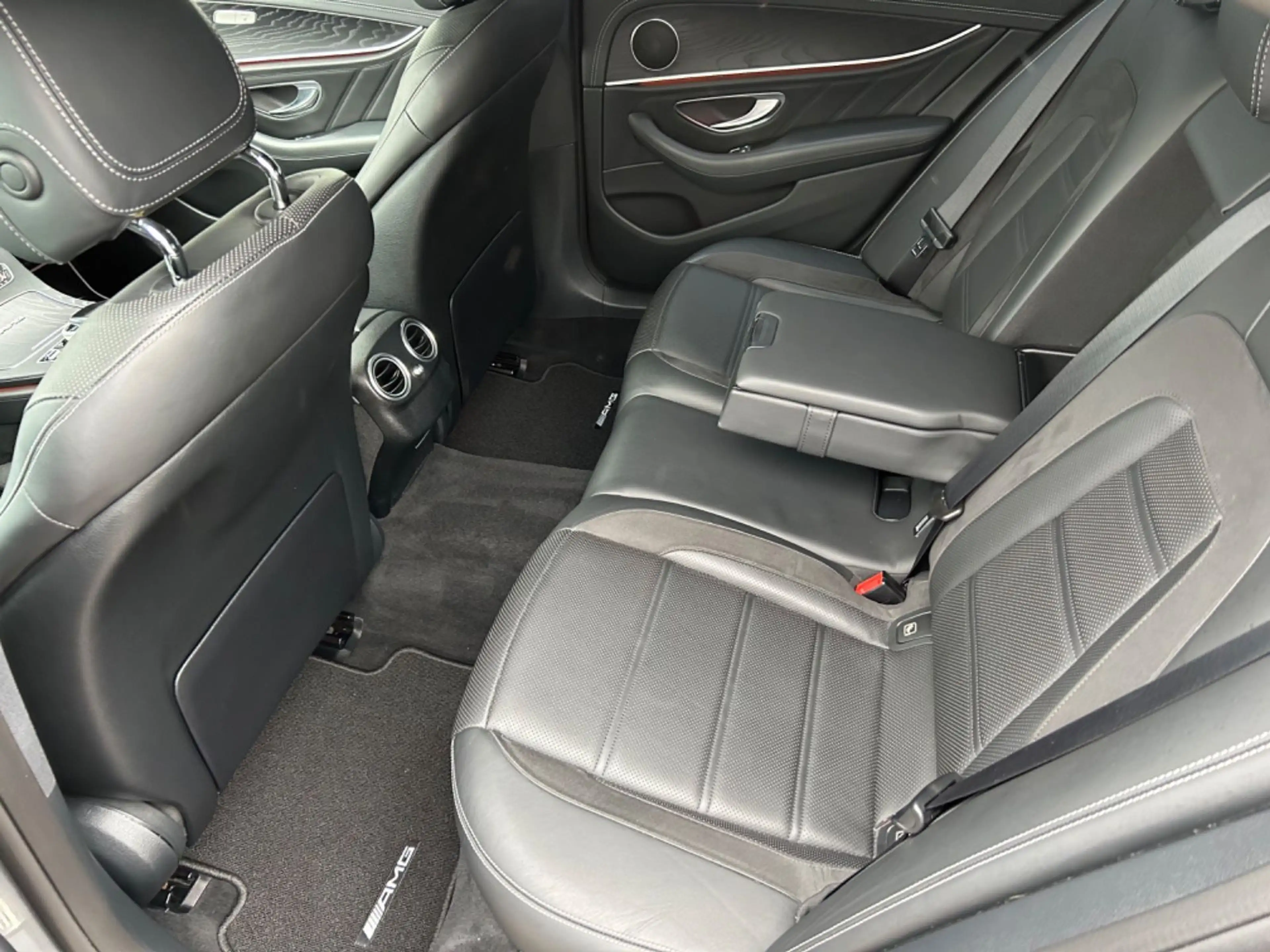 Mercedes-Benz E 63 AMG 4Matic+*PANO*WIDESCREEN*MULTIBEAM*360* — photo 14