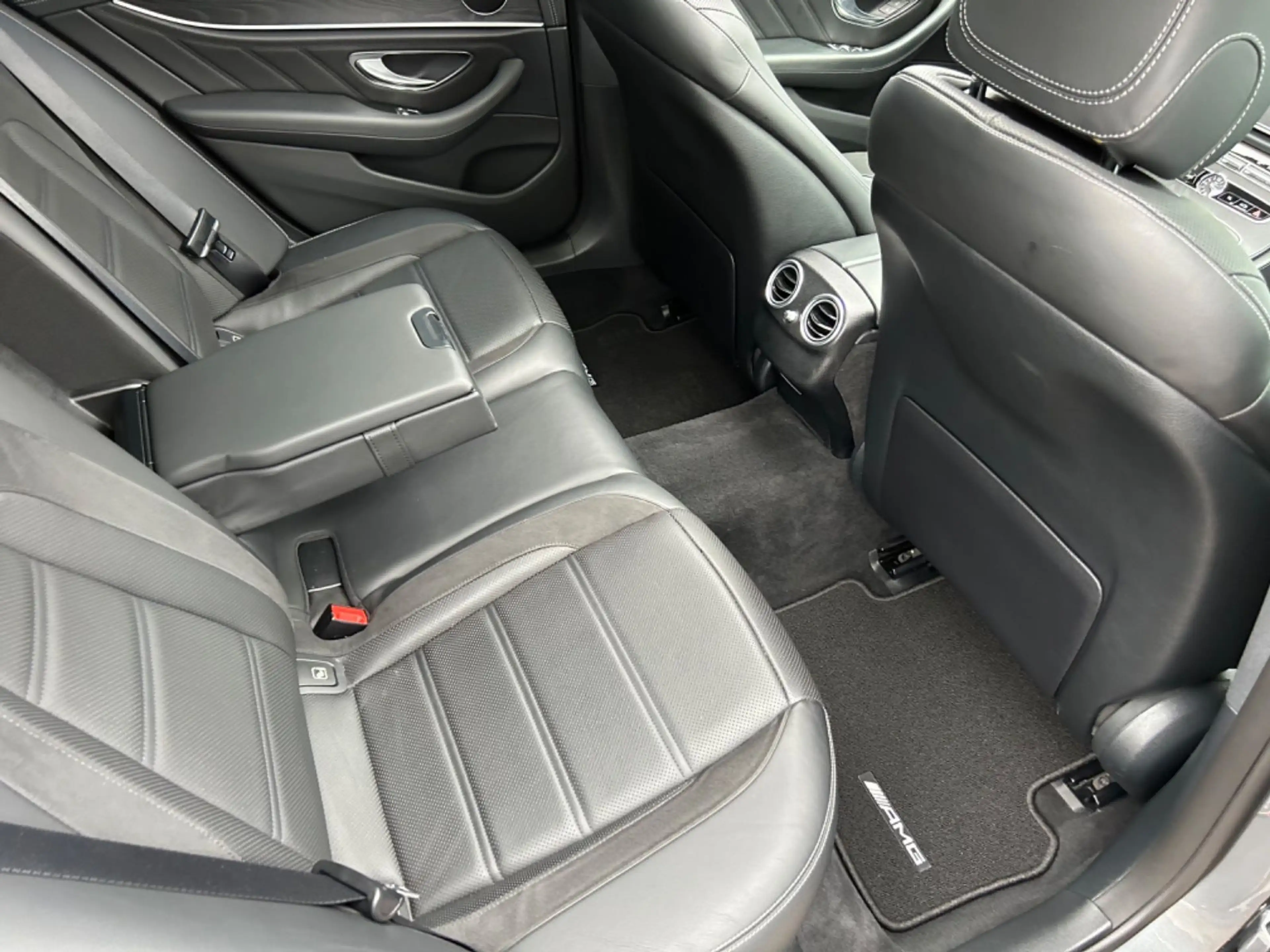 Mercedes-Benz E 63 AMG 4Matic+*PANO*WIDESCREEN*MULTIBEAM*360* — photo 7