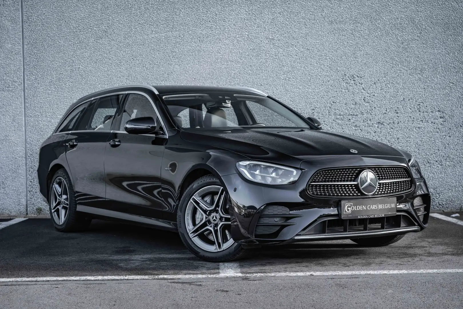 Mercedes-Benz E 300 e T AMG LED/MBUX/CARPLAY/CAMERA/AMBIENTE/DAB Noir - 2