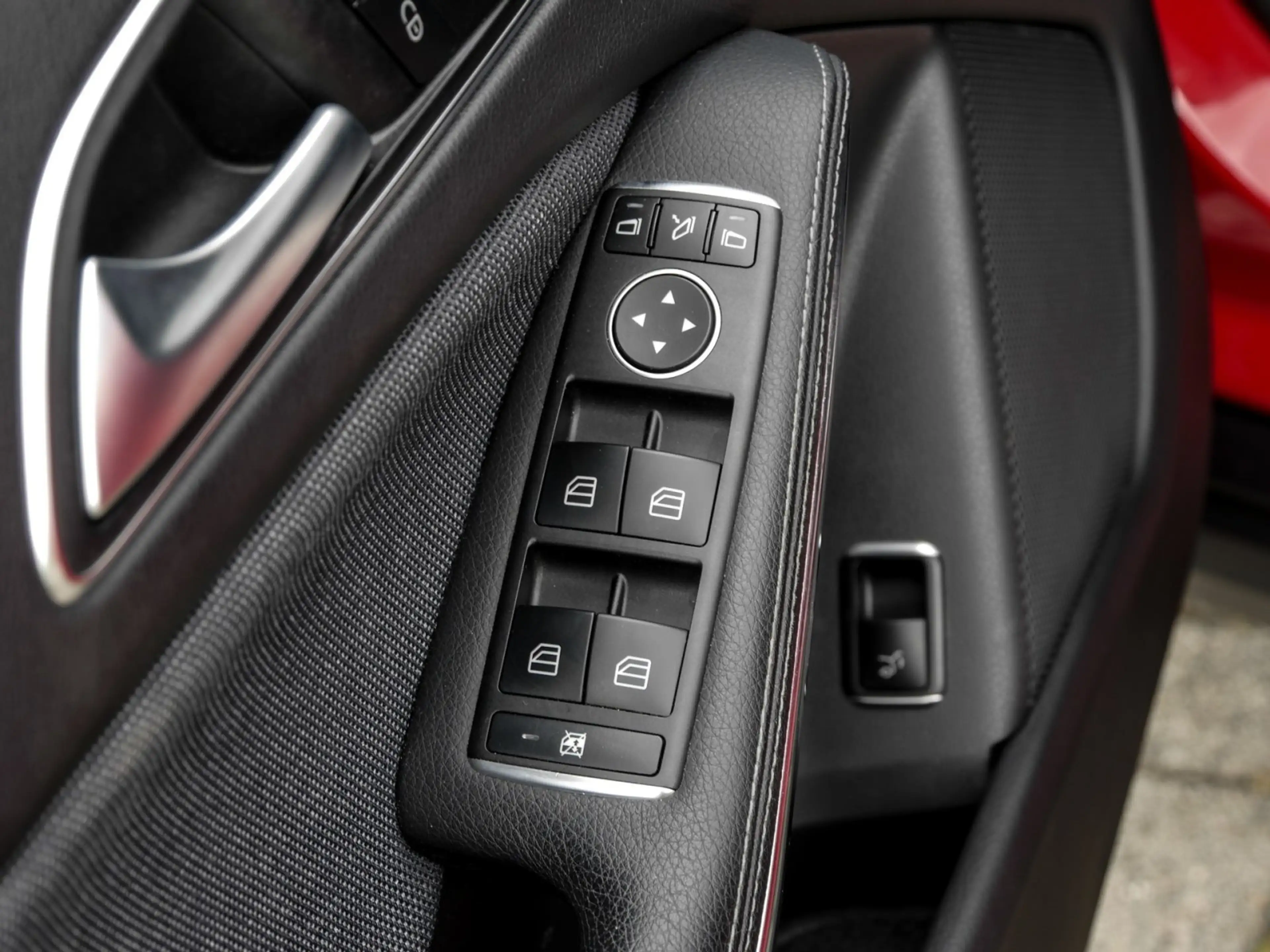 Mercedes-Benz GLA 180 — photo 13