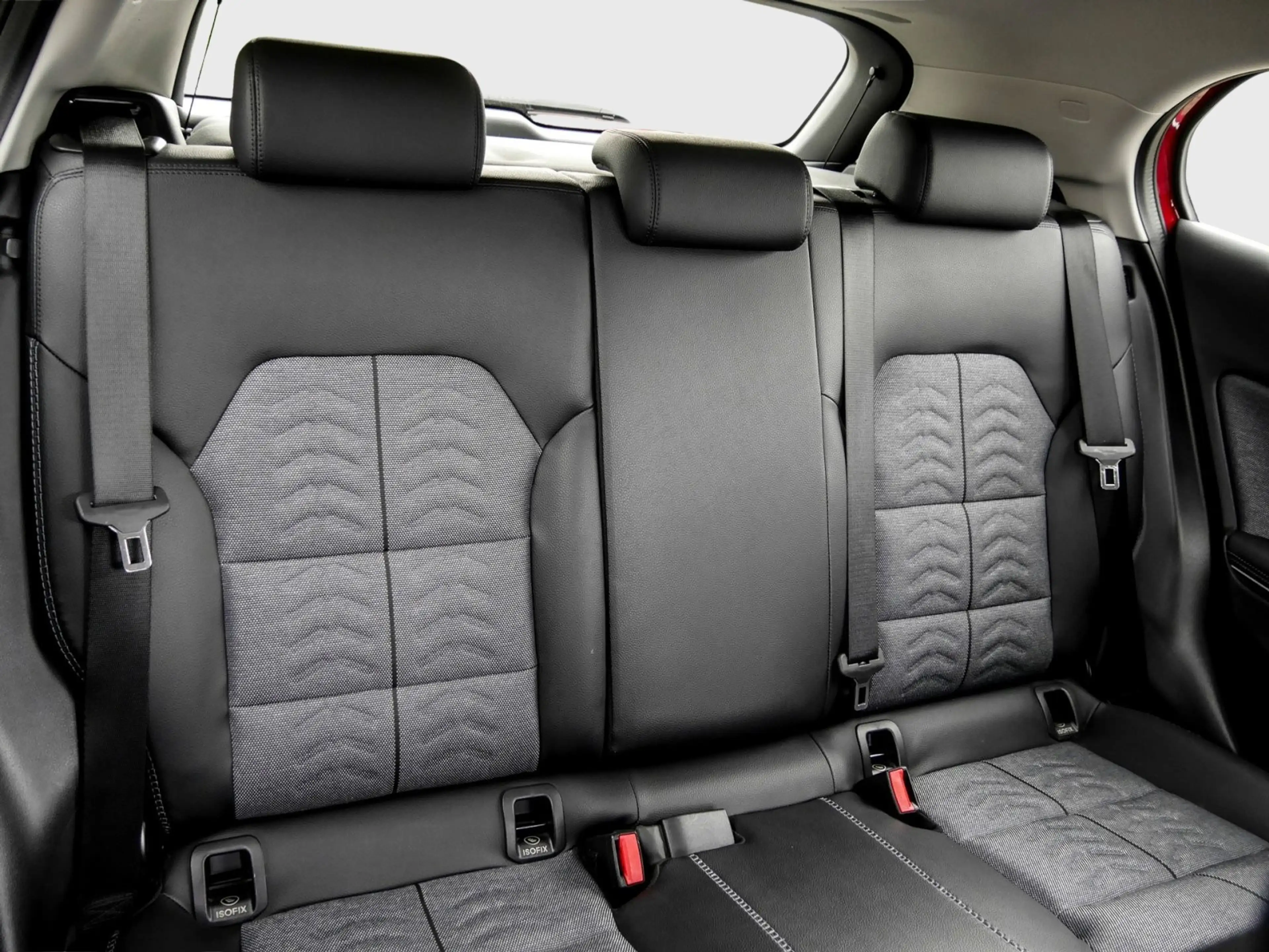 Mercedes-Benz GLA 180 — photo 4