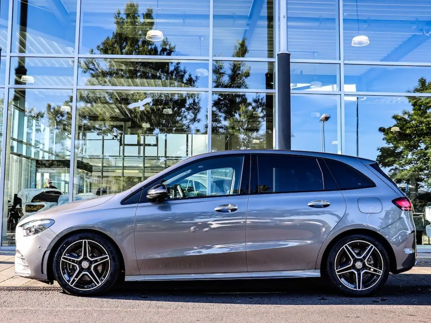 Mercedes-Benz B 250 4M AMG Advanced-Plus/Night/LED/Kamera/ Grau - 2