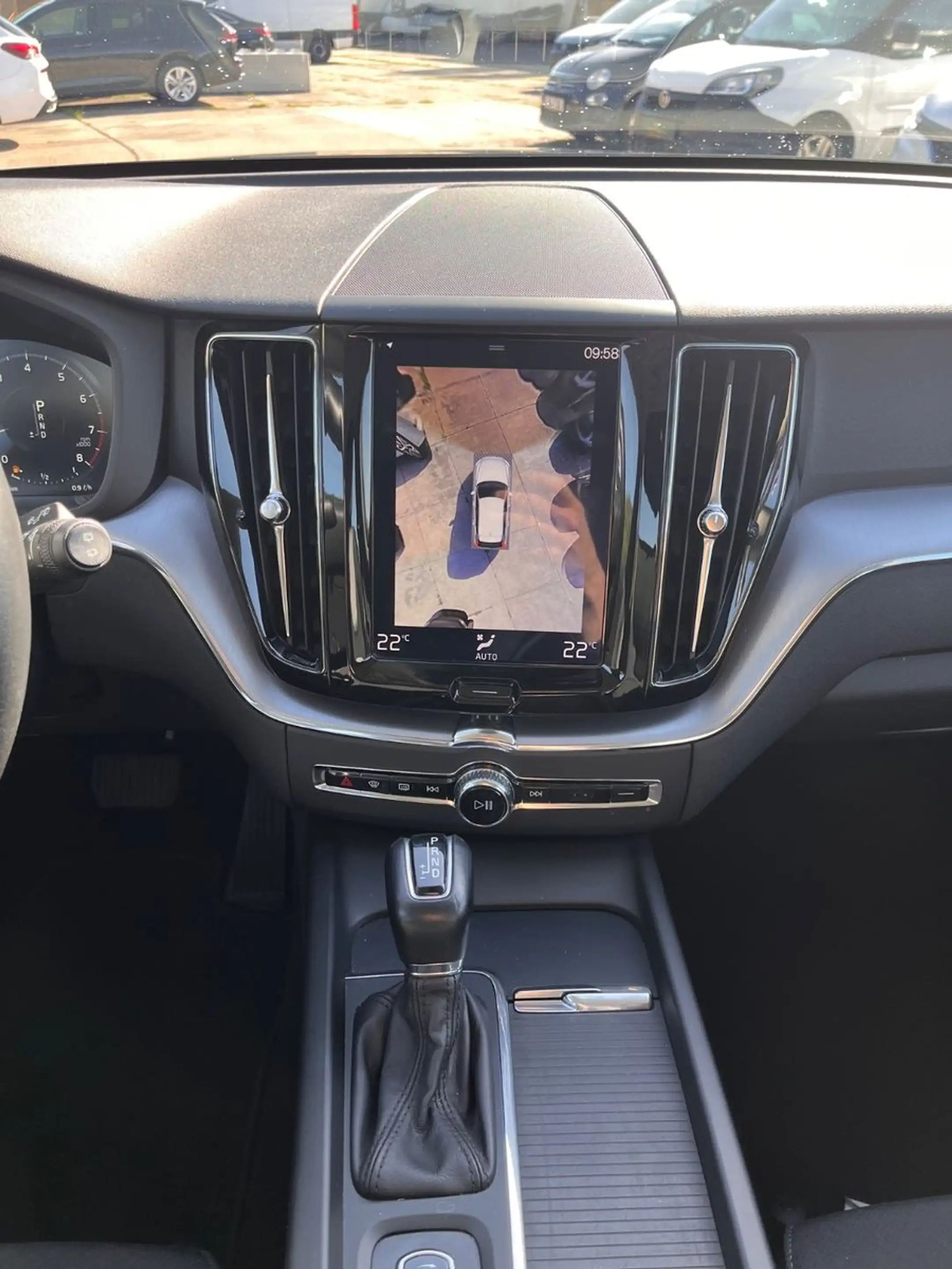 Volvo XC60 Momentum T5 Navi AHK Navi LED — photo 12