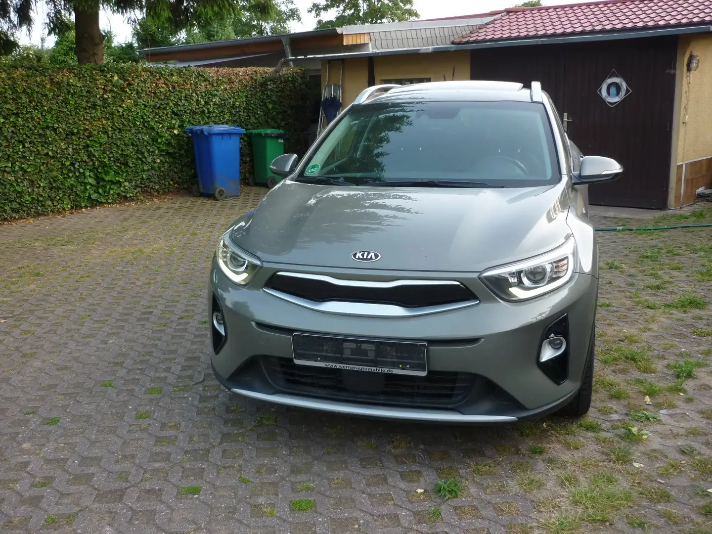 Kia Stonic Platinum Edition Panoramadach 120PS StartStop Grün - 2