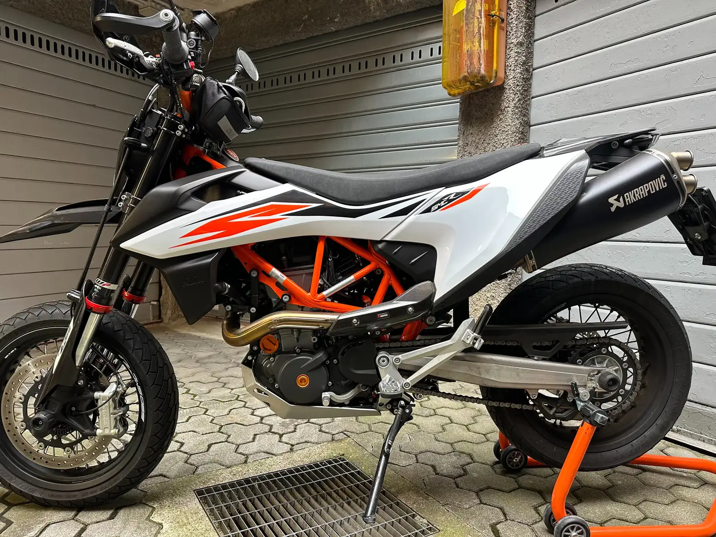 KTM 690 SMC R Alb - 1