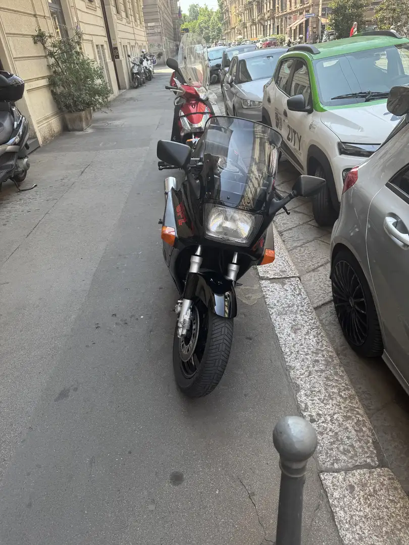 Kawasaki GPZ 1000 ASI - 2