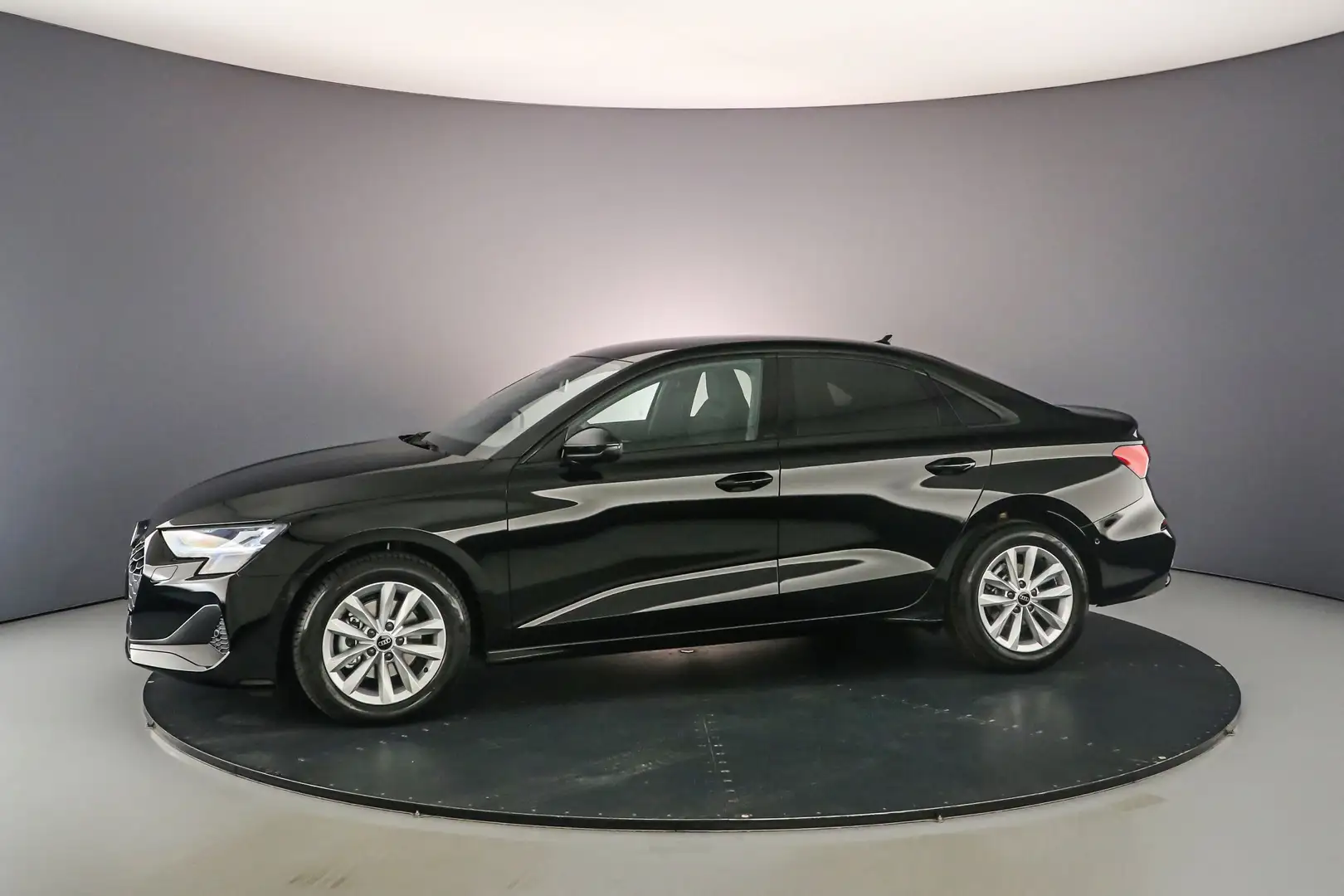 Audi A3 Limousine 30 TFSI 116pk Pro Line Zwart - 2