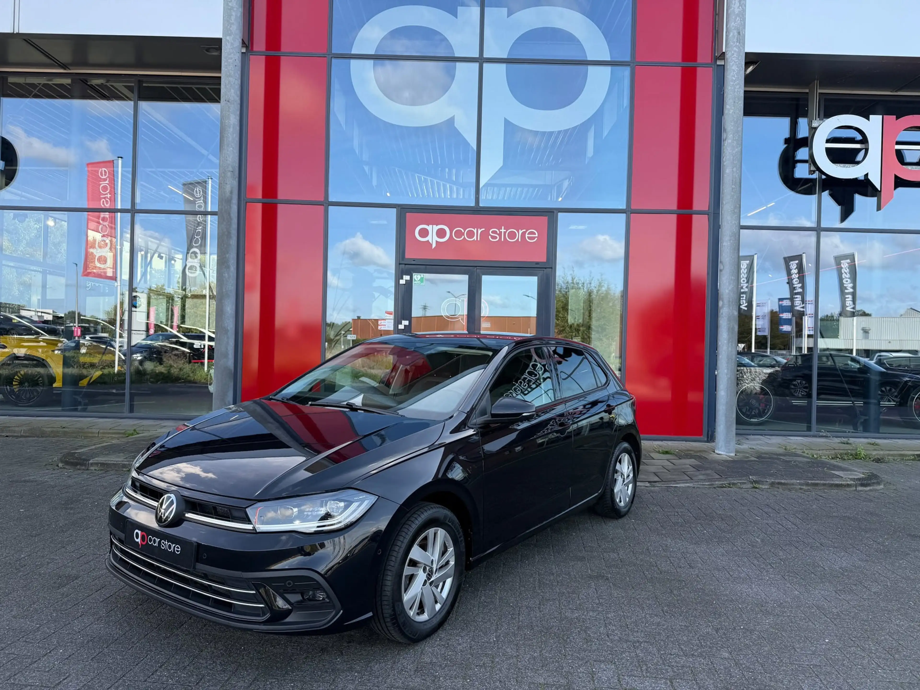 Volkswagen Polo 1.0 TSI Life Business DSG-7 | IQ Light LED | Carpl