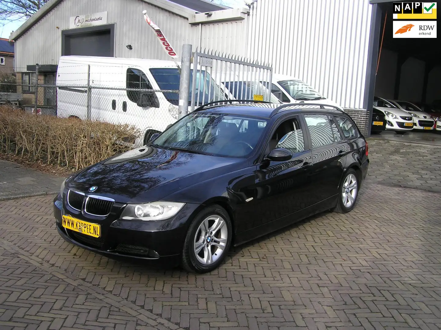 BMW 320 3-serie Touring 320i airco navigatie als de motor Zwart - 1