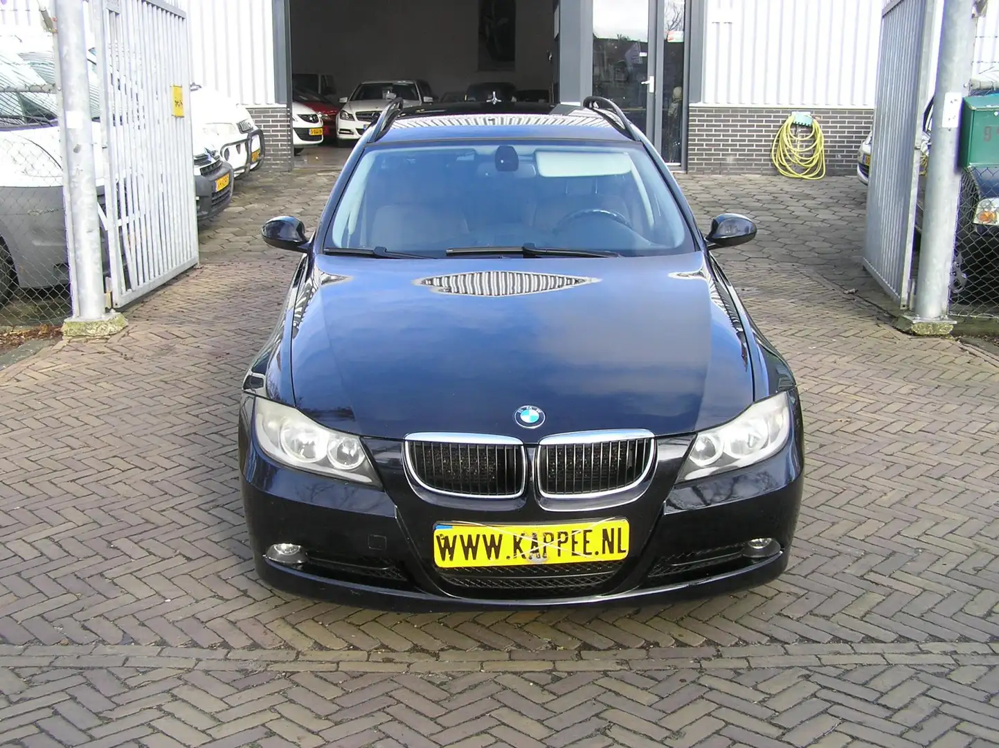 BMW 320 3-serie Touring 320i airco navigatie als de motor Zwart - 2