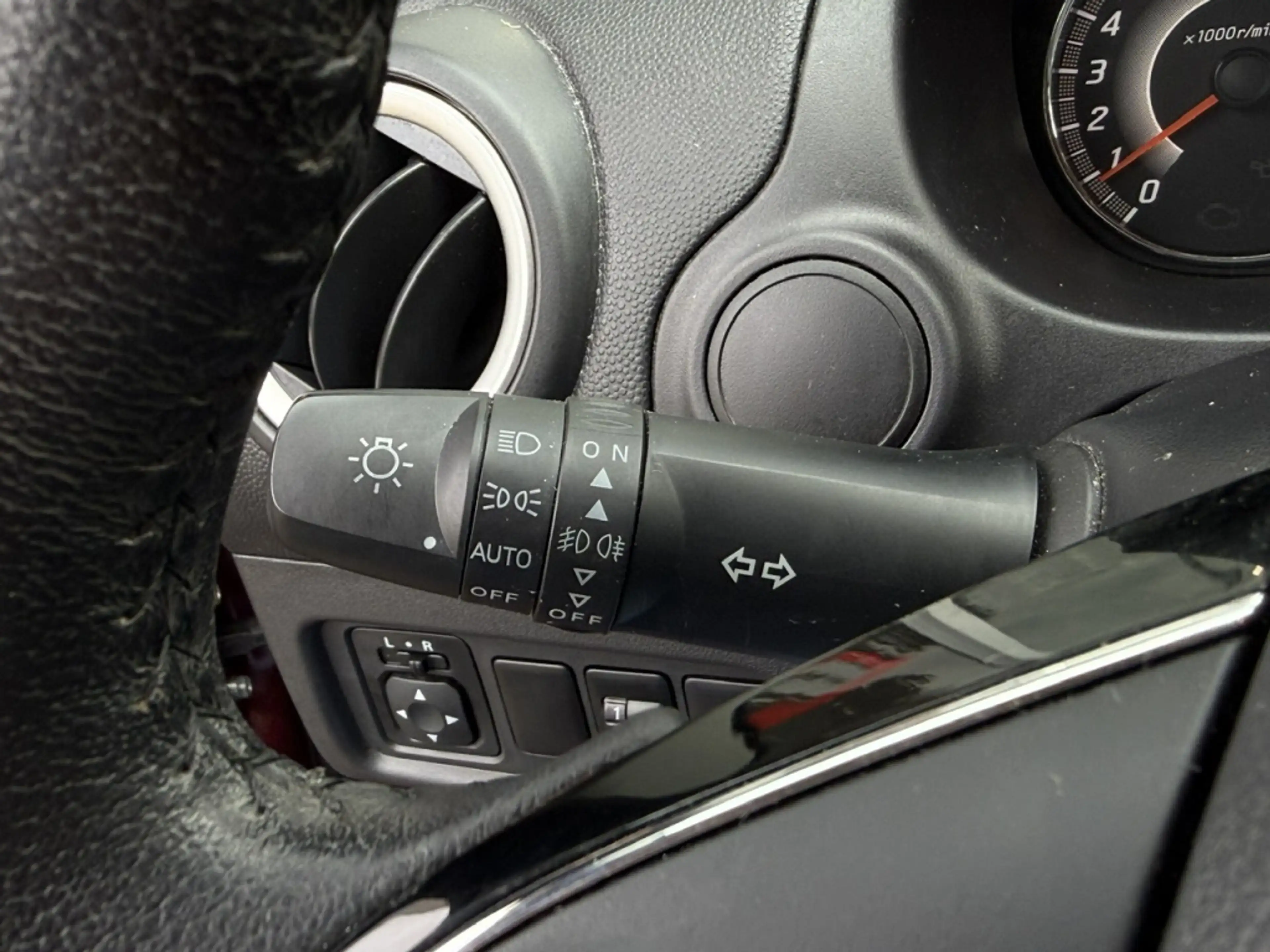 Mitsubishi Space Star 1.2 MIVEC 80PK Auto Stop & Go Intense+ — photo 14