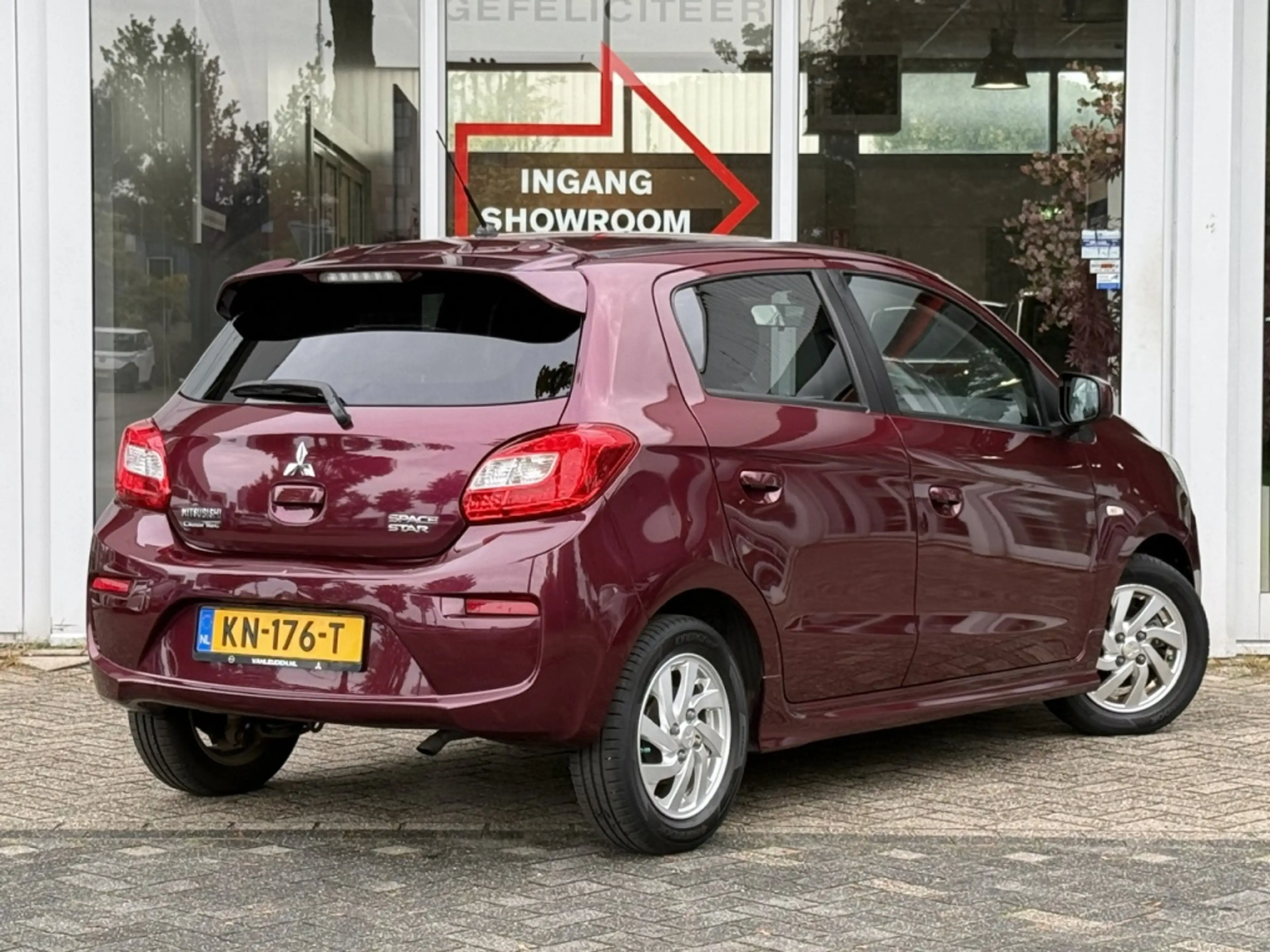 Mitsubishi Space Star 1.2 MIVEC 80PK Auto Stop & Go Intense+ — photo 3
