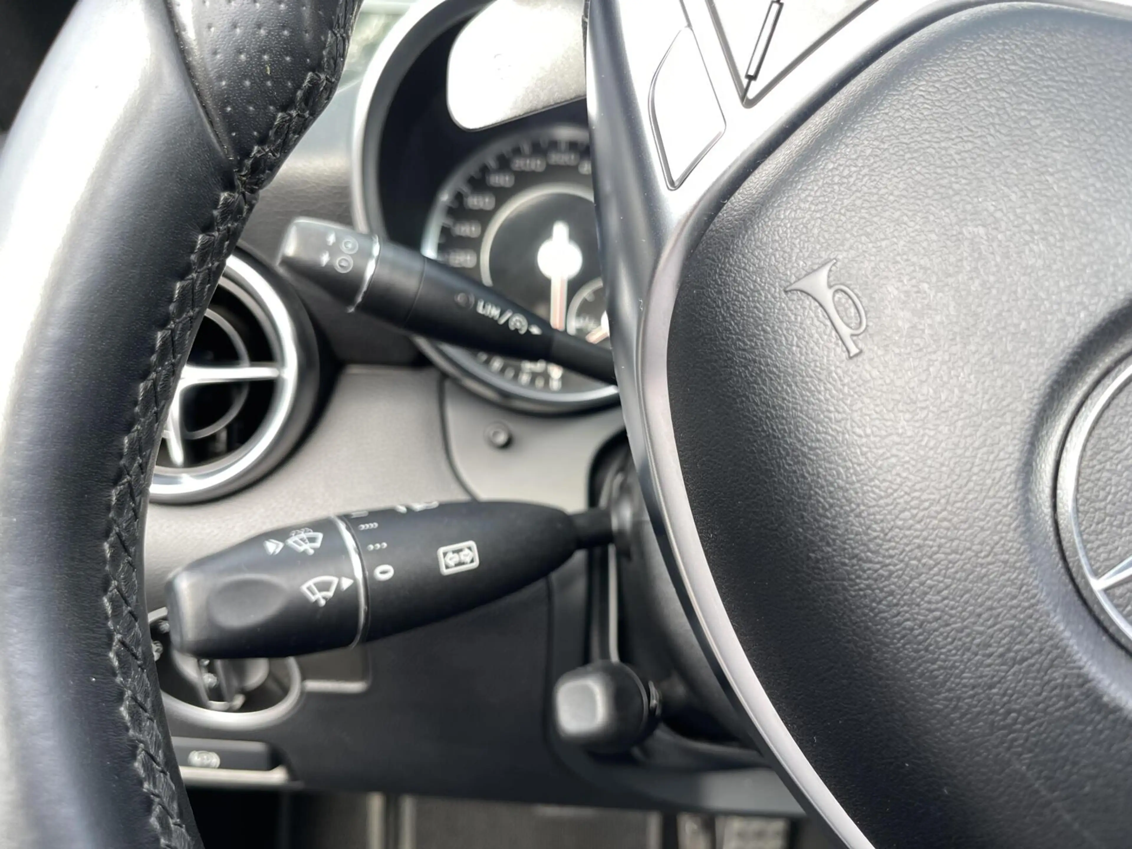 Mercedes-Benz SLK 55 AMG Edition 1 MAGIC SKY|HARMAN KARDON|AIRSCARF|SFEERVE — photo 11