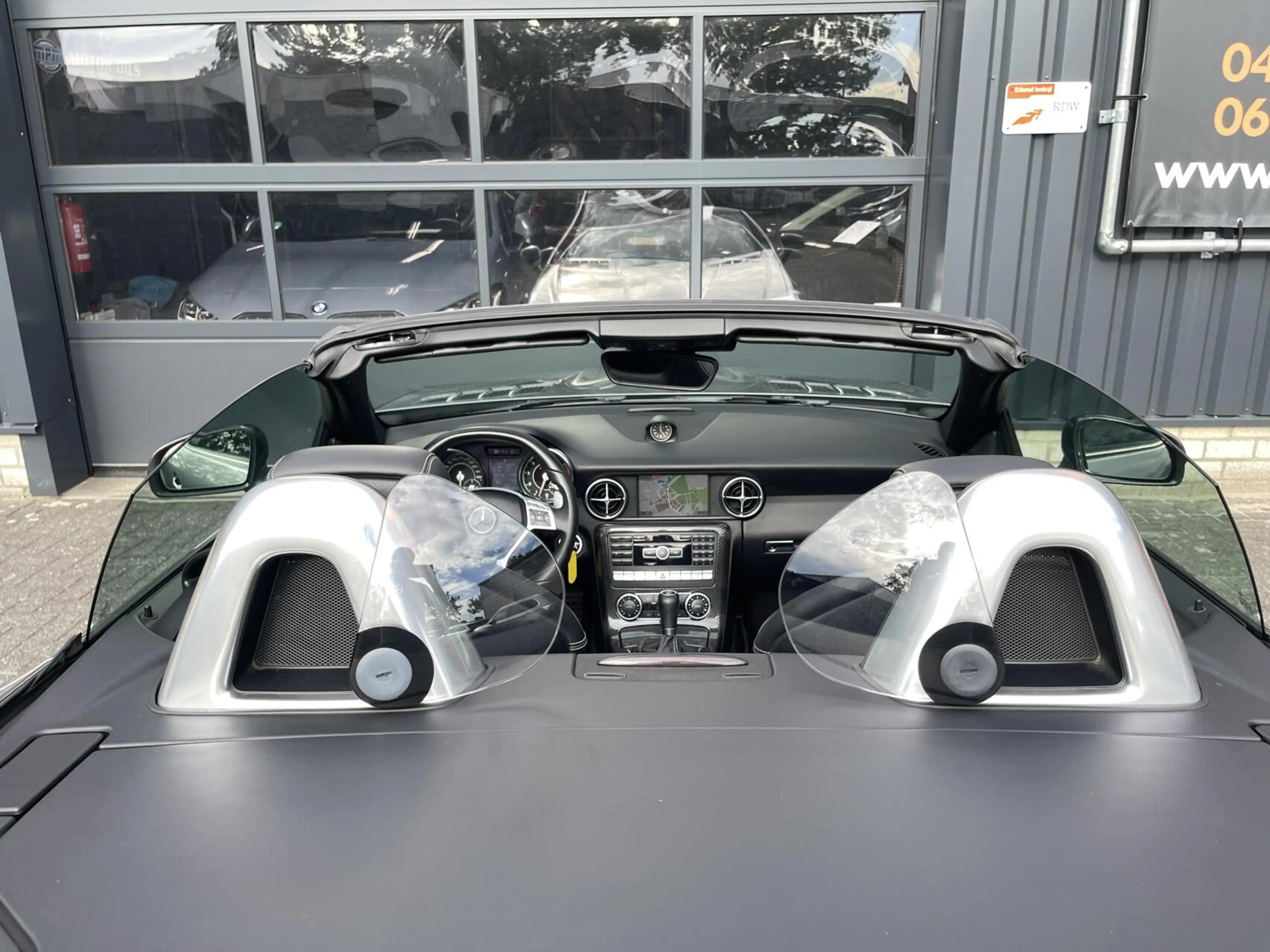 Mercedes-Benz SLK 55 AMG Edition 1 MAGIC SKY|HARMAN KARDON|AIRSCARF|SFEERVE — photo 24