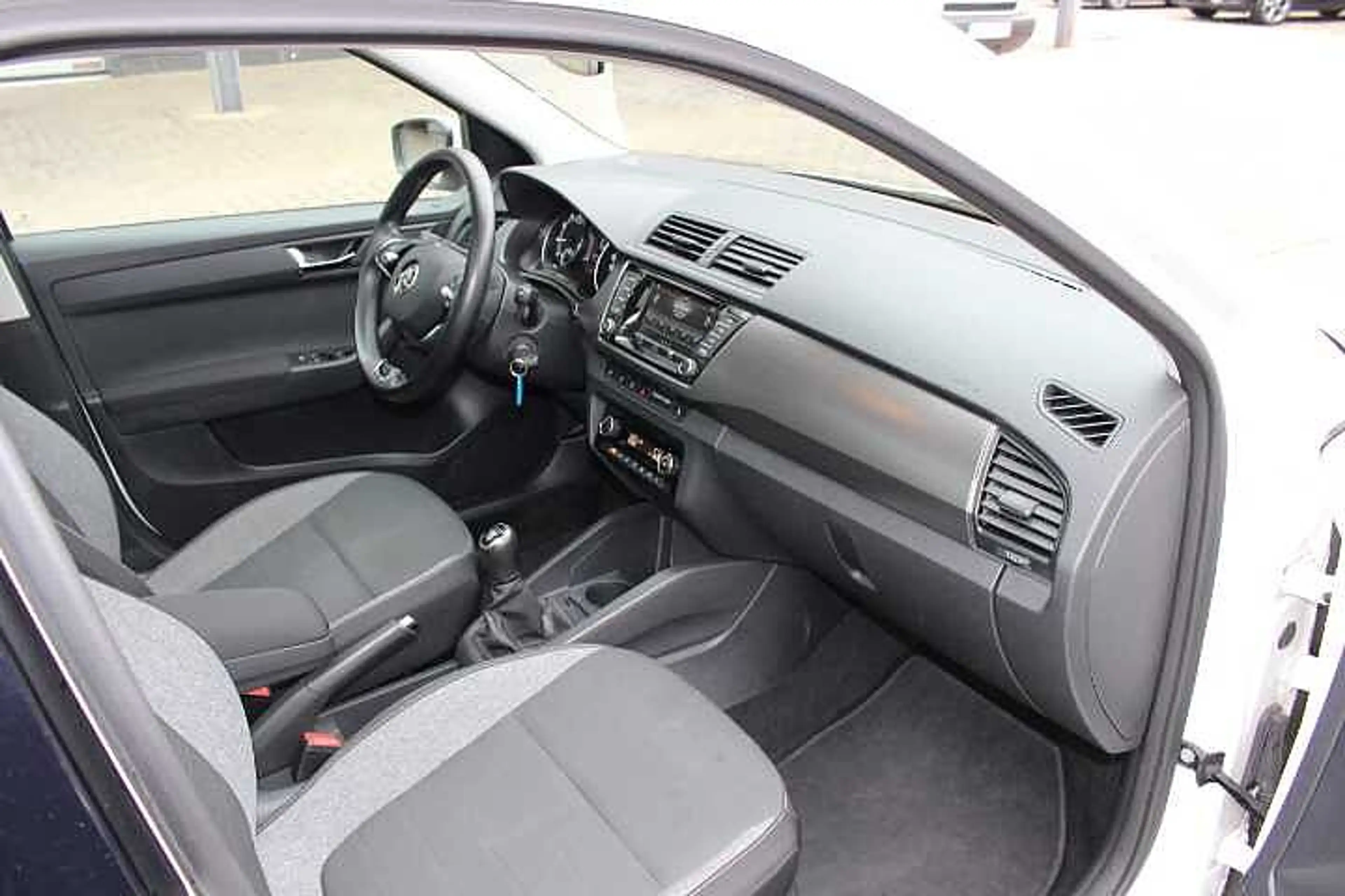 Skoda Fabia Best of Drive 125 Years Combi — photo 12