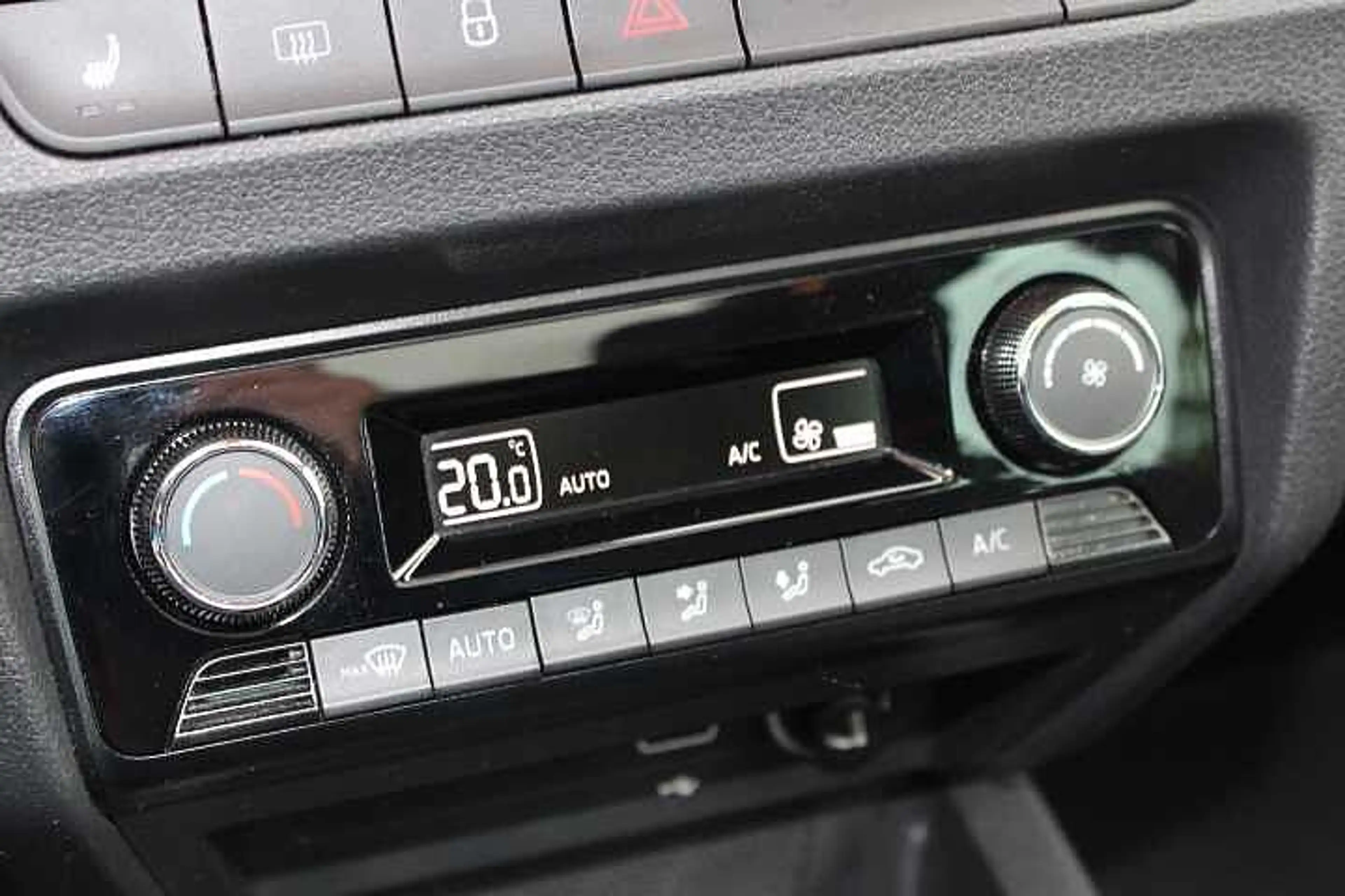 Skoda Fabia Best of Drive 125 Years Combi — photo 7
