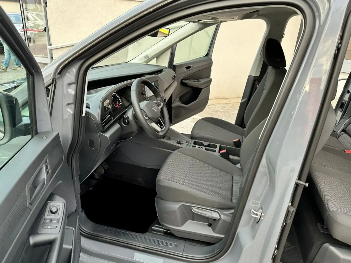 Volkswagen Caddy 1.5 TSI 114 CV DSG Space con Touch screen Grigio - 2