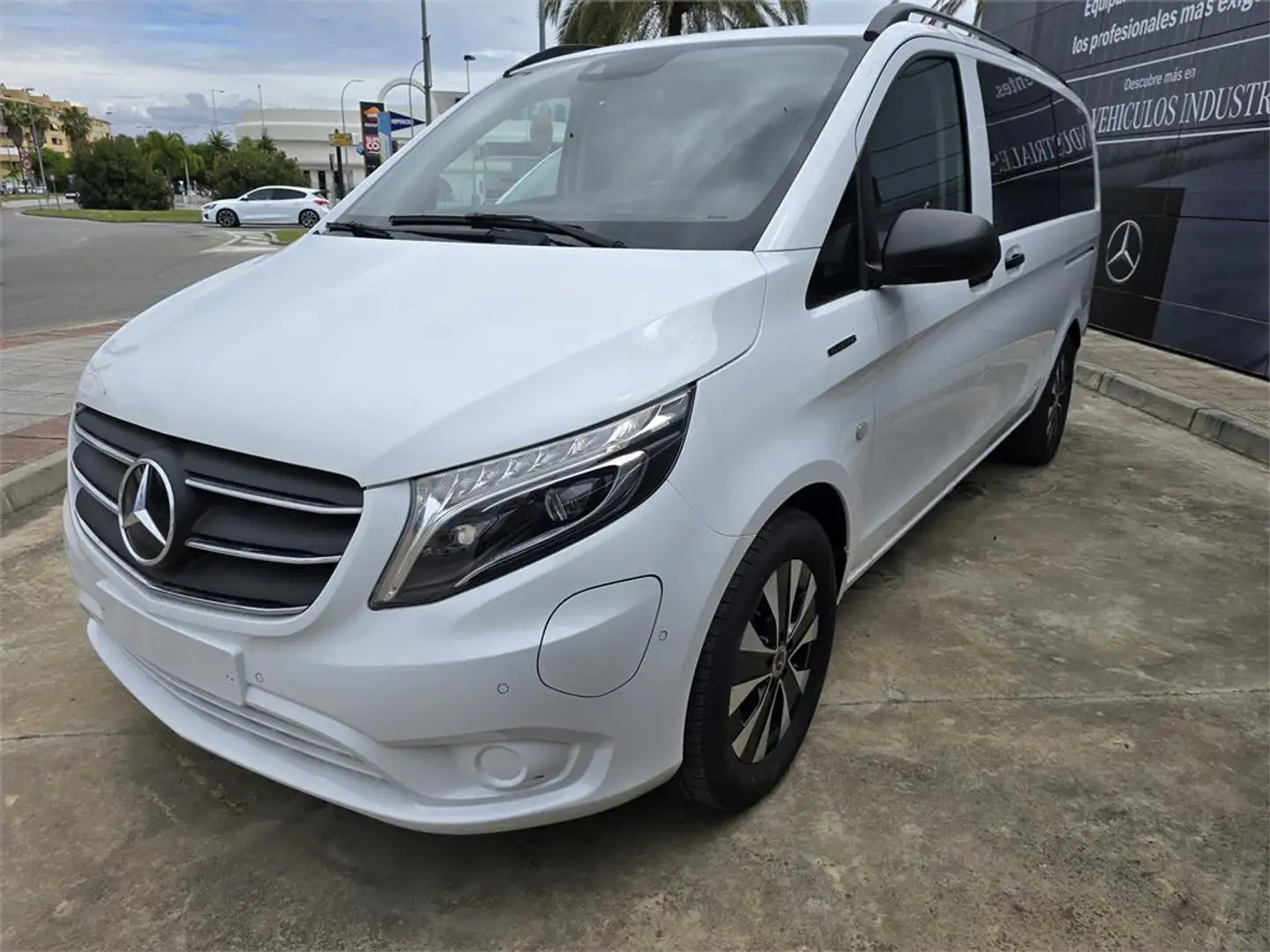 Mercedes-Benz Vito e- 129 Tourer Pro Larga - 1