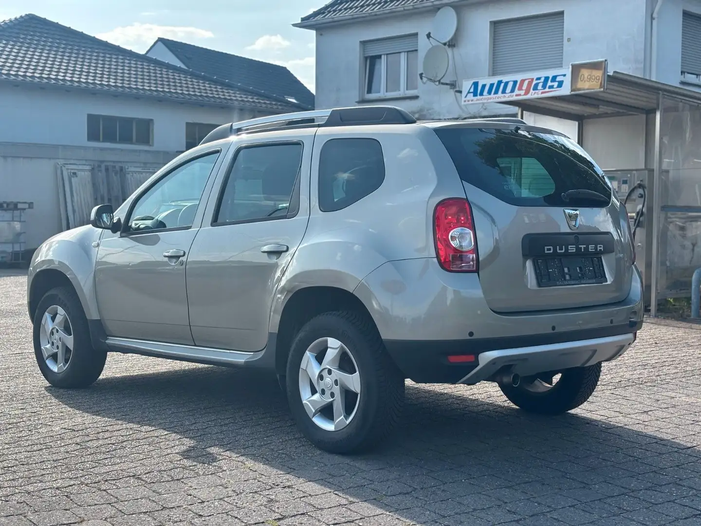 Dacia Duster I Laureate 4x2 Klima-LPG *TOP* Grau - 2