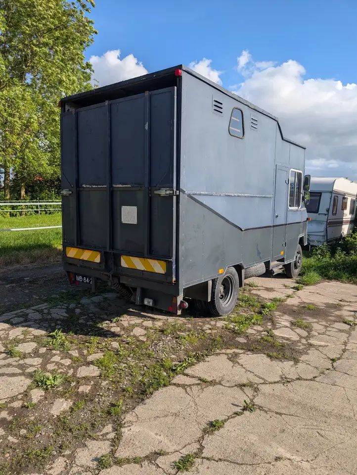 Mercedes-Benz 406 D paarden wagen, foto 3