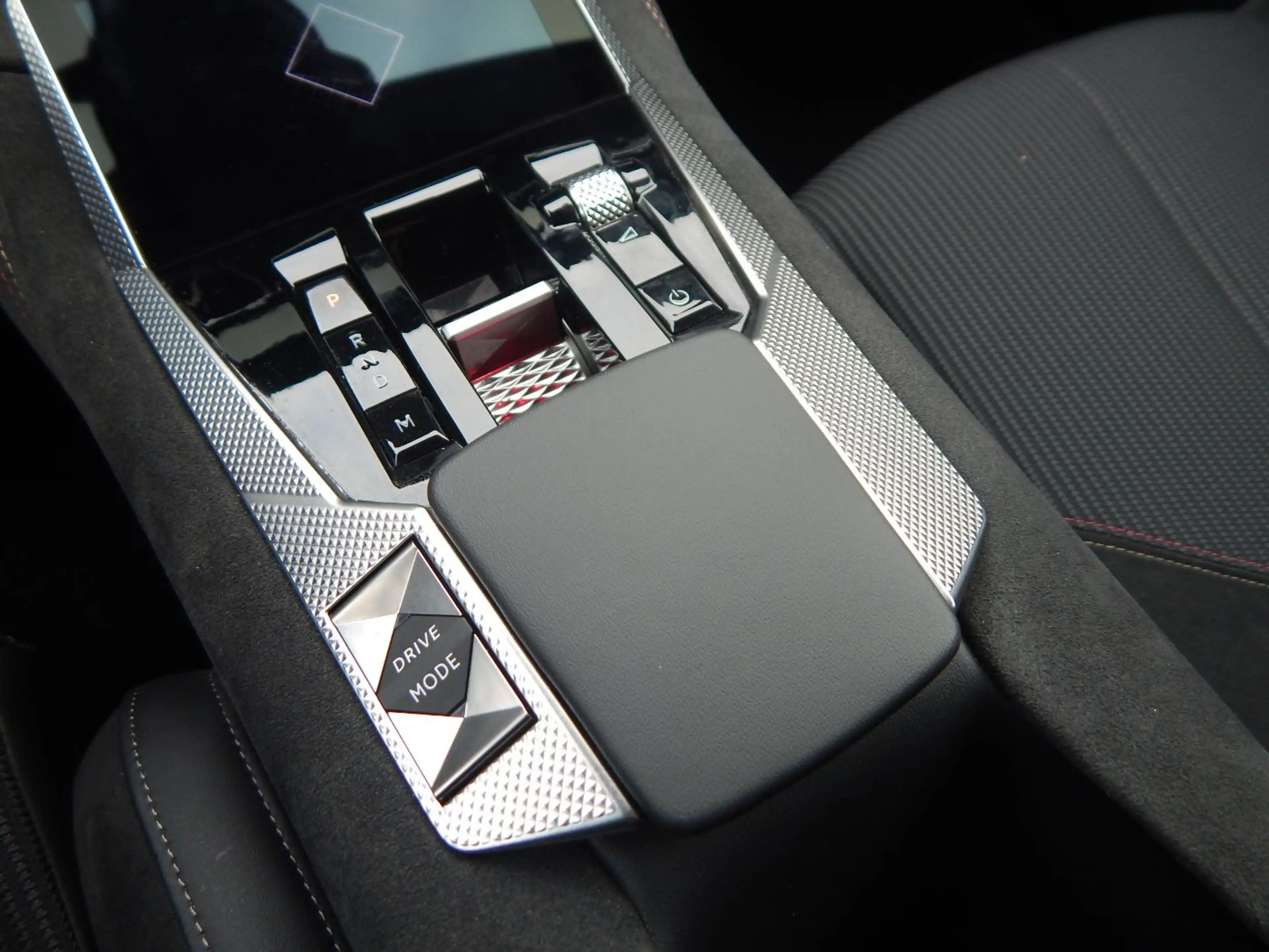 DS Automobiles DS 4 1.2 PureTech 130 S&S Performance Line + SHZ — photo 13