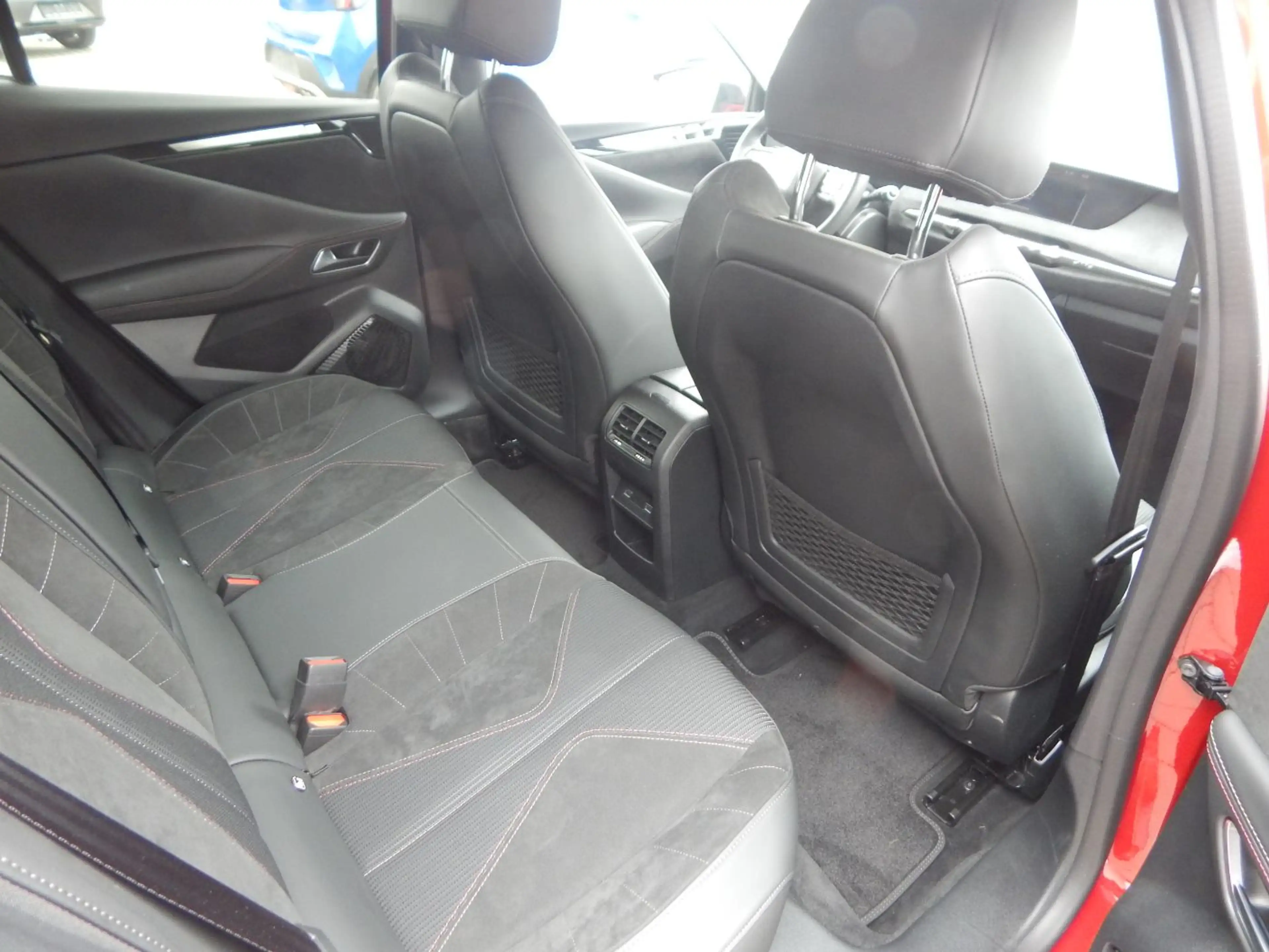 DS Automobiles DS 4 1.2 PureTech 130 S&S Performance Line + SHZ — photo 11