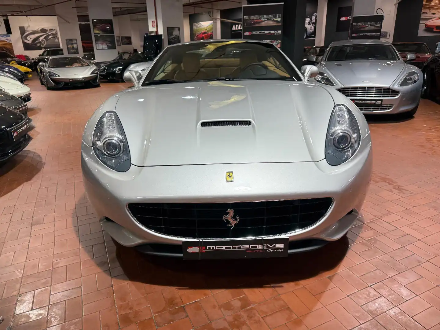 Ferrari California DCT PELLE BEIGE-FULL ALCANTARA-SCUDETTI Plateado - 2