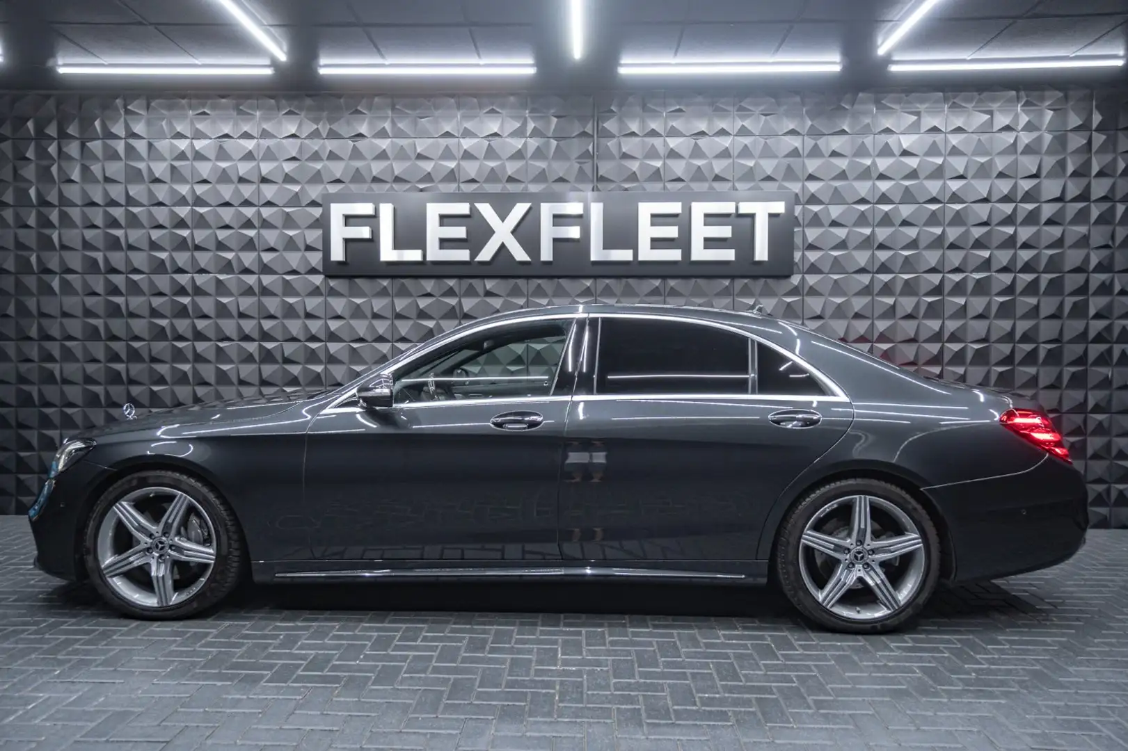 Mercedes-Benz S 400 d AMG lang Chauffeur-Paket Zwart - 2