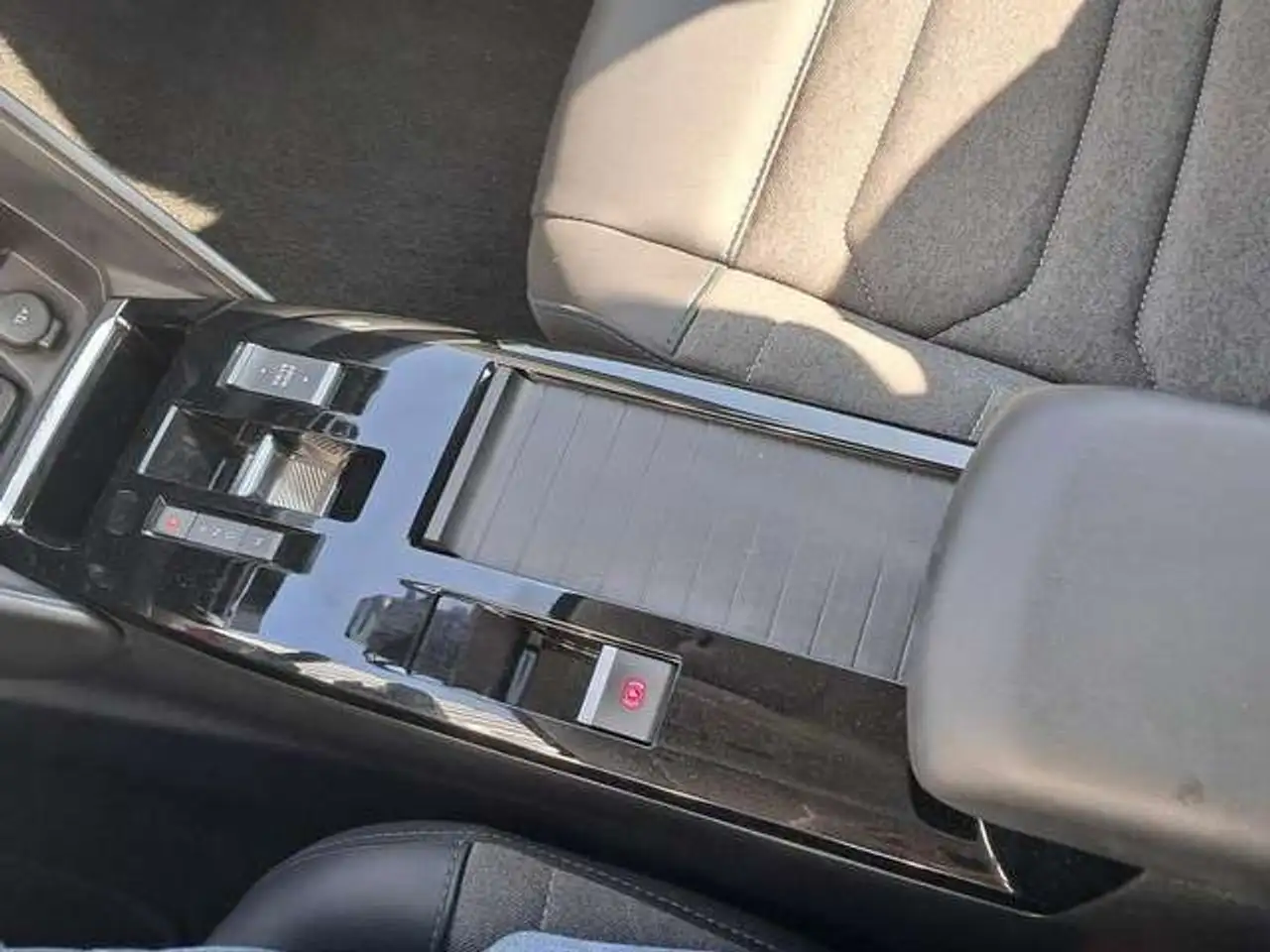 Citroen C4 e-C4 X — photo 26