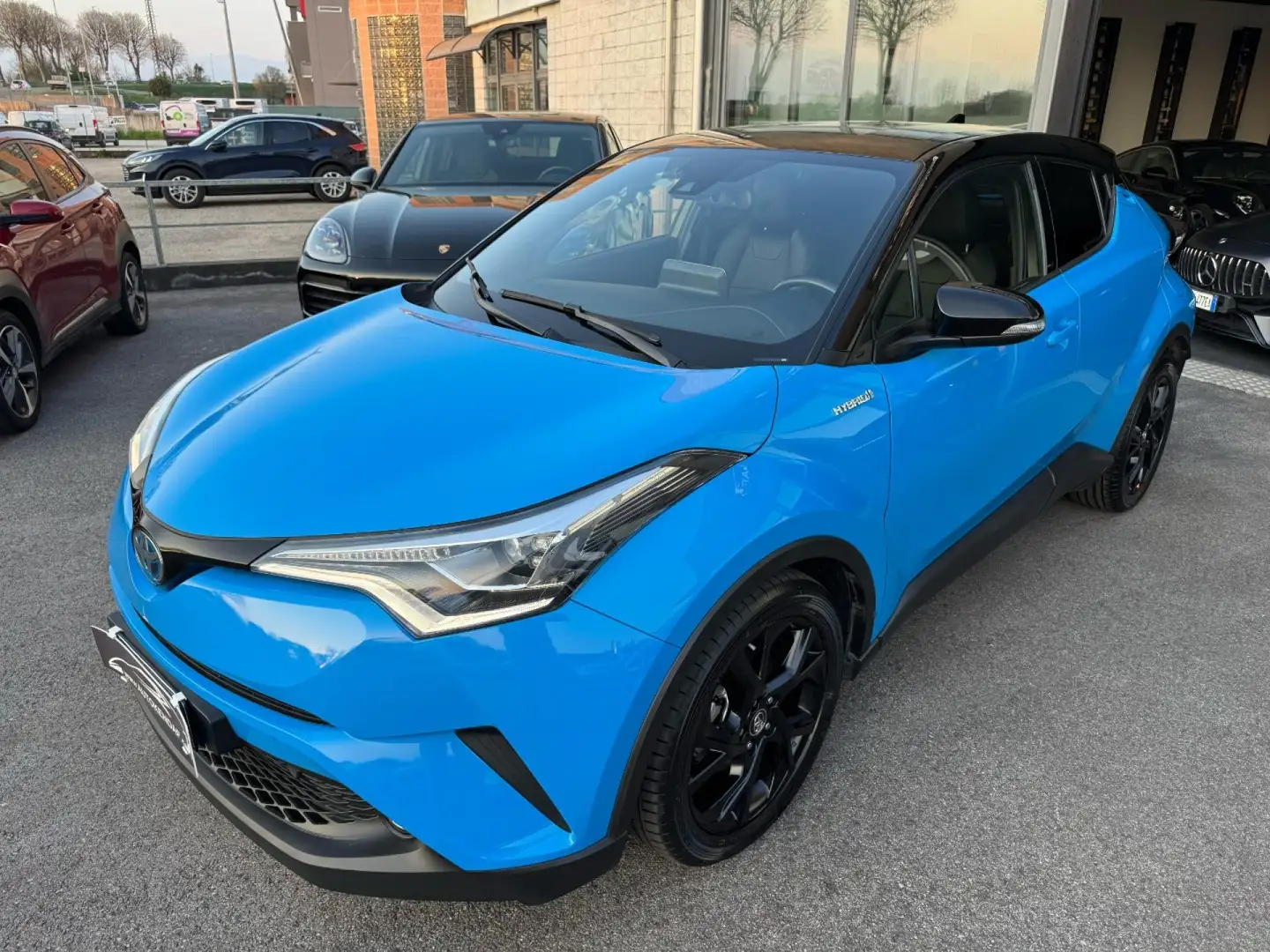 Toyota C-HR 1.8 Hybrid E-CVT Style+ Blauw - 2