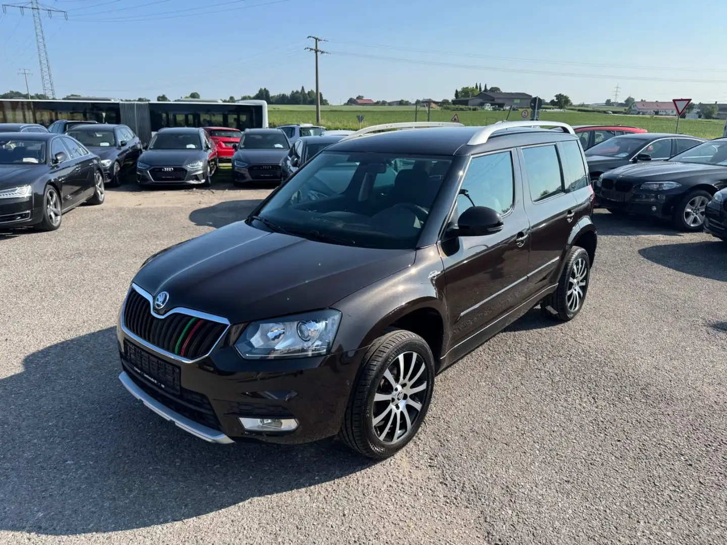 Skoda Yeti 4x4 1.4 TSI L&K Auto.Leder Xenon Navi LED Braun - 1