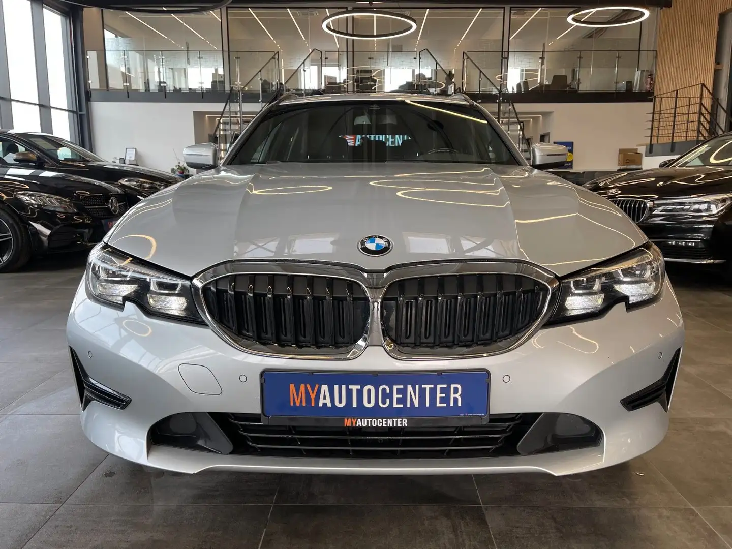 BMW 318 d Touring  *1.HAND*19%MWST.*PANO*NOTRUFSYSTEM Silber - 2