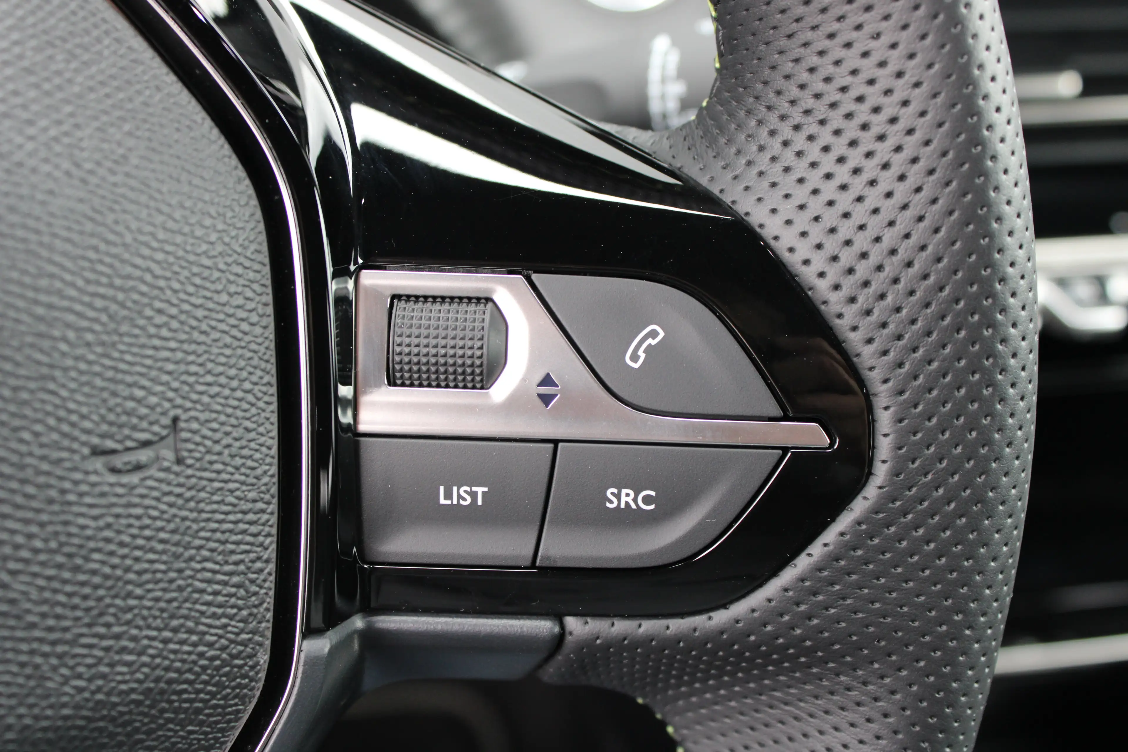 Peugeot e-2008 EV GT Avantage 54 kWh | SOH 98% | 12.500km | NL au — photo 24