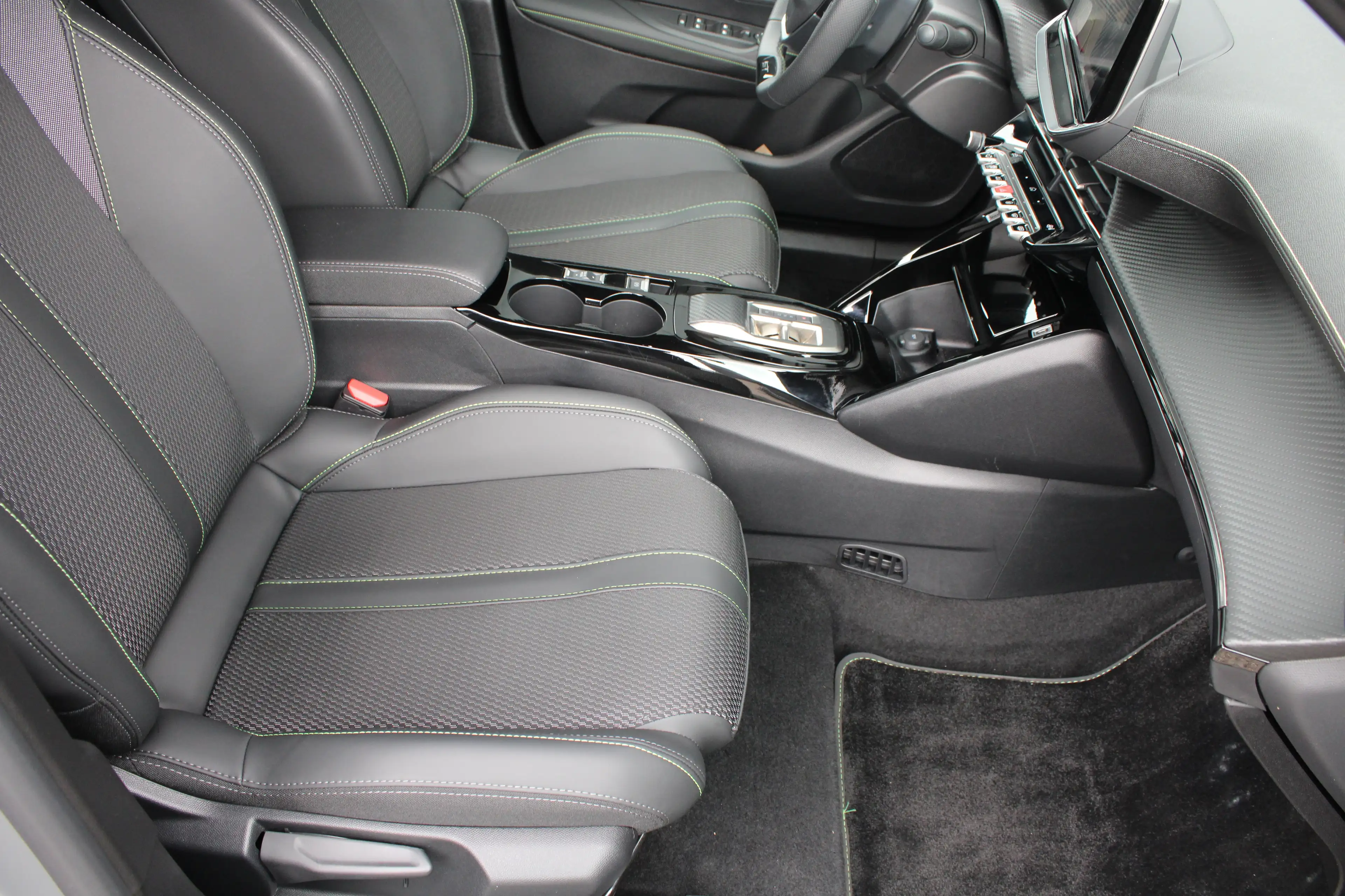Peugeot e-2008 EV GT Avantage 54 kWh | SOH 98% | 12.500km | NL au — photo 5