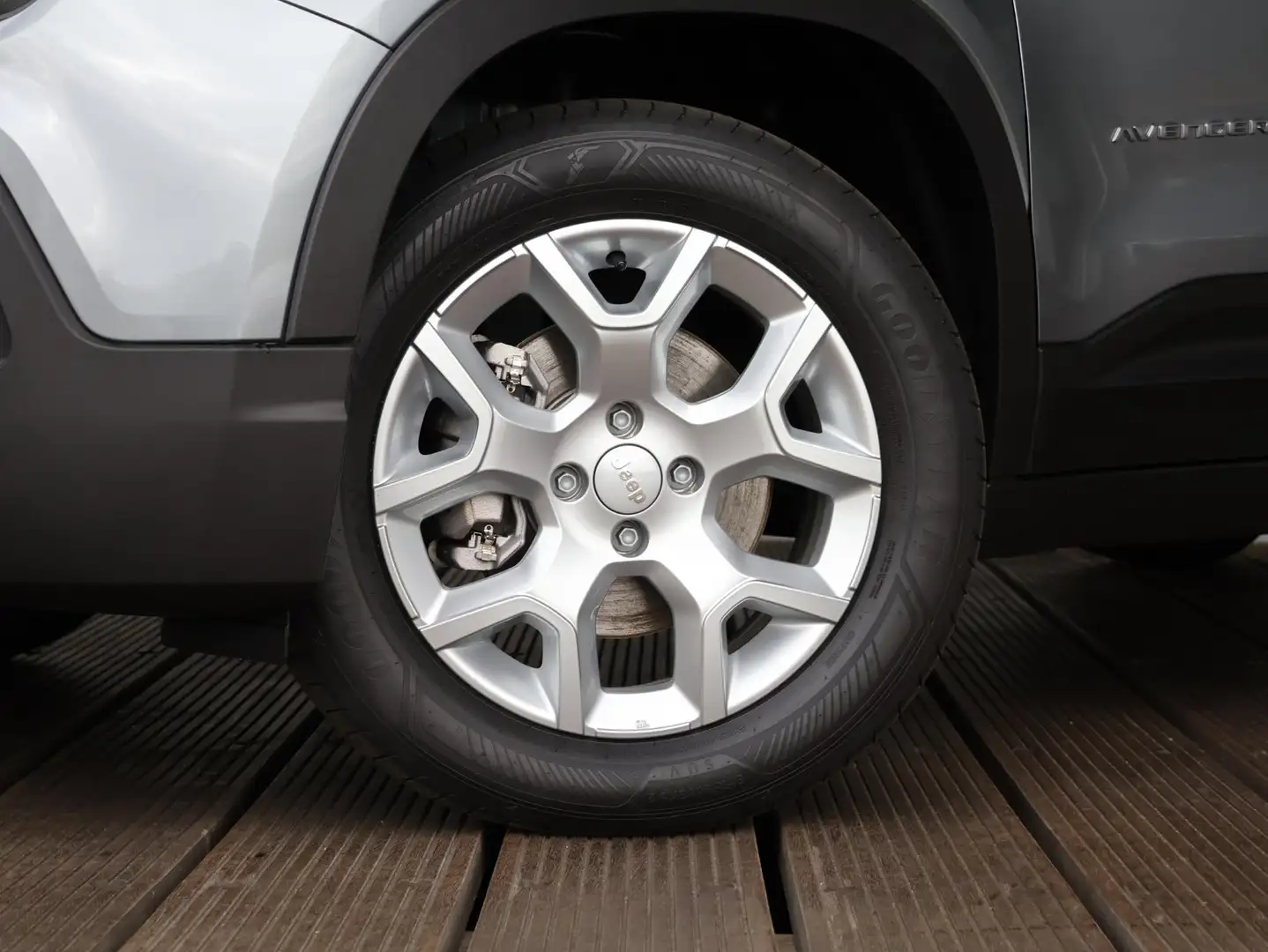 Jeep Avenger 1.2 e-Hybrid Altitude Grau - 2