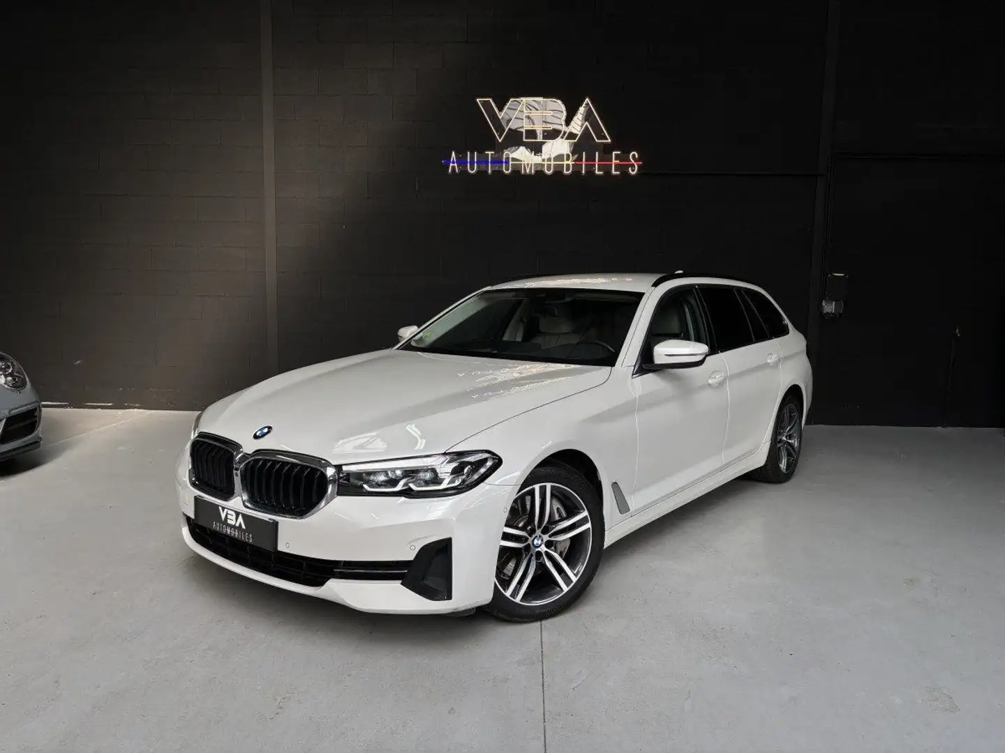 BMW 530 Touring (7) 530d xDrive 286ch Business Design Blanc - 1