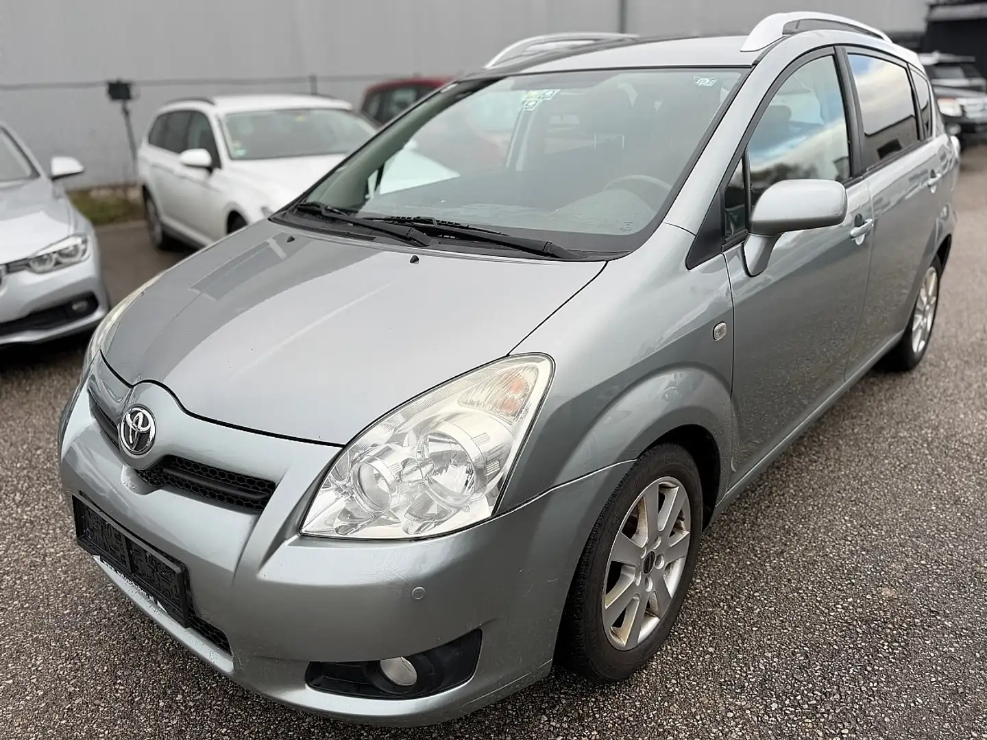 Toyota Corolla Verso 2.2 D4D 100Kw Gri - 1