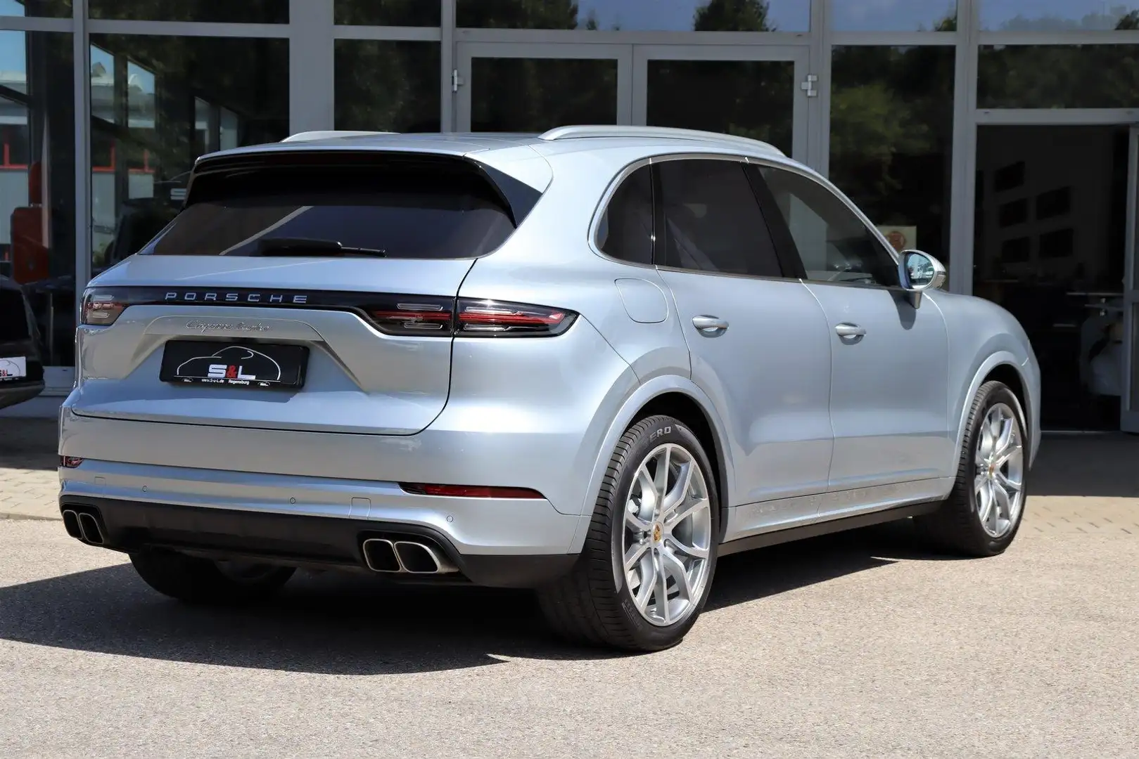 Porsche Cayenne Turbo /Matrix-LED/Pano/ACC/AHK/360/21'' Silber - 2