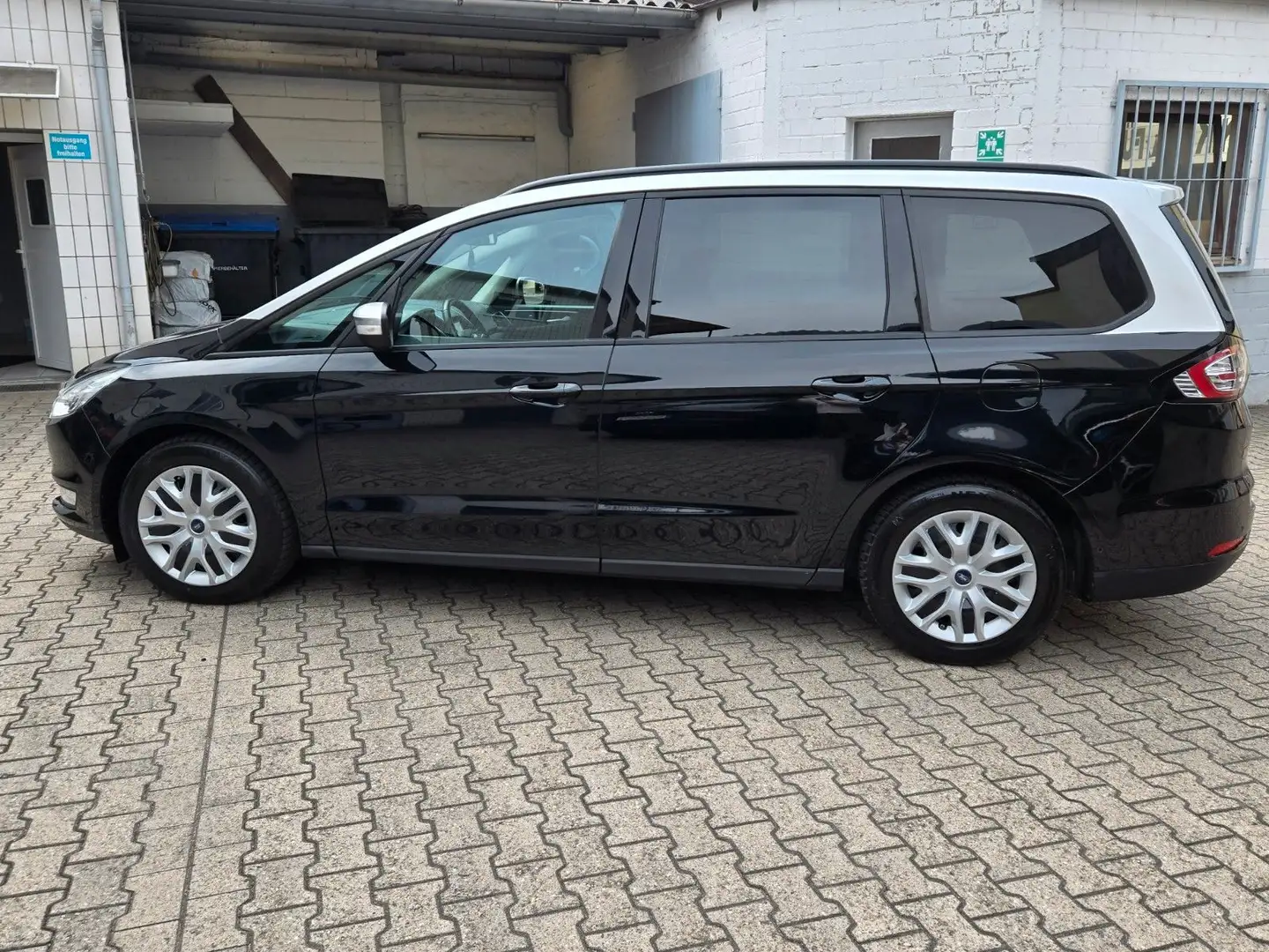 Ford Galaxy Trend Aut./PDC/AHK/Navi/Tempomat Plateado - 2