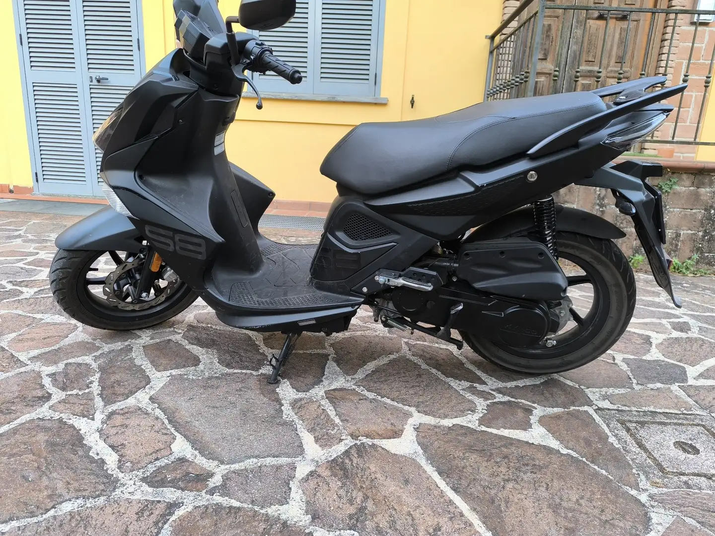 Kymco Super 8 R 50i Nero - 2