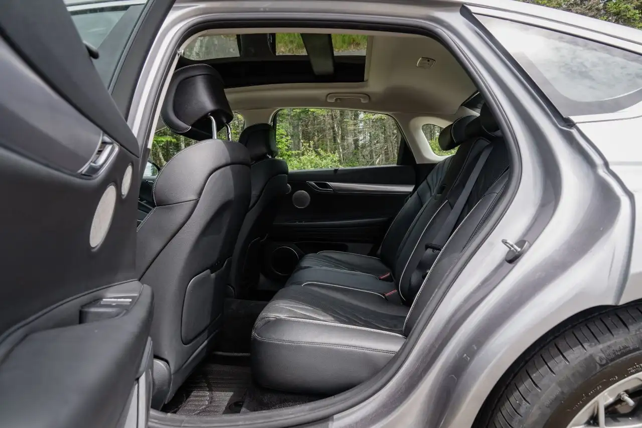 Genesis G80 photo Genesis G80