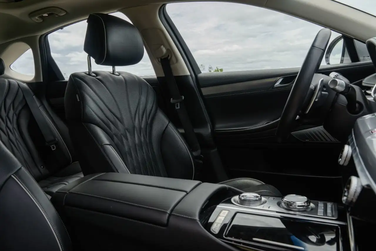 Genesis G80 photo Genesis G80
